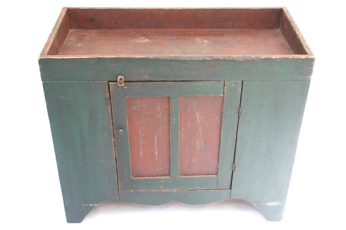19th Century Pennsylvania Two-Tone Green and Red Painted Dry Sink In Good Condition For Sale In Woodbury, CT
