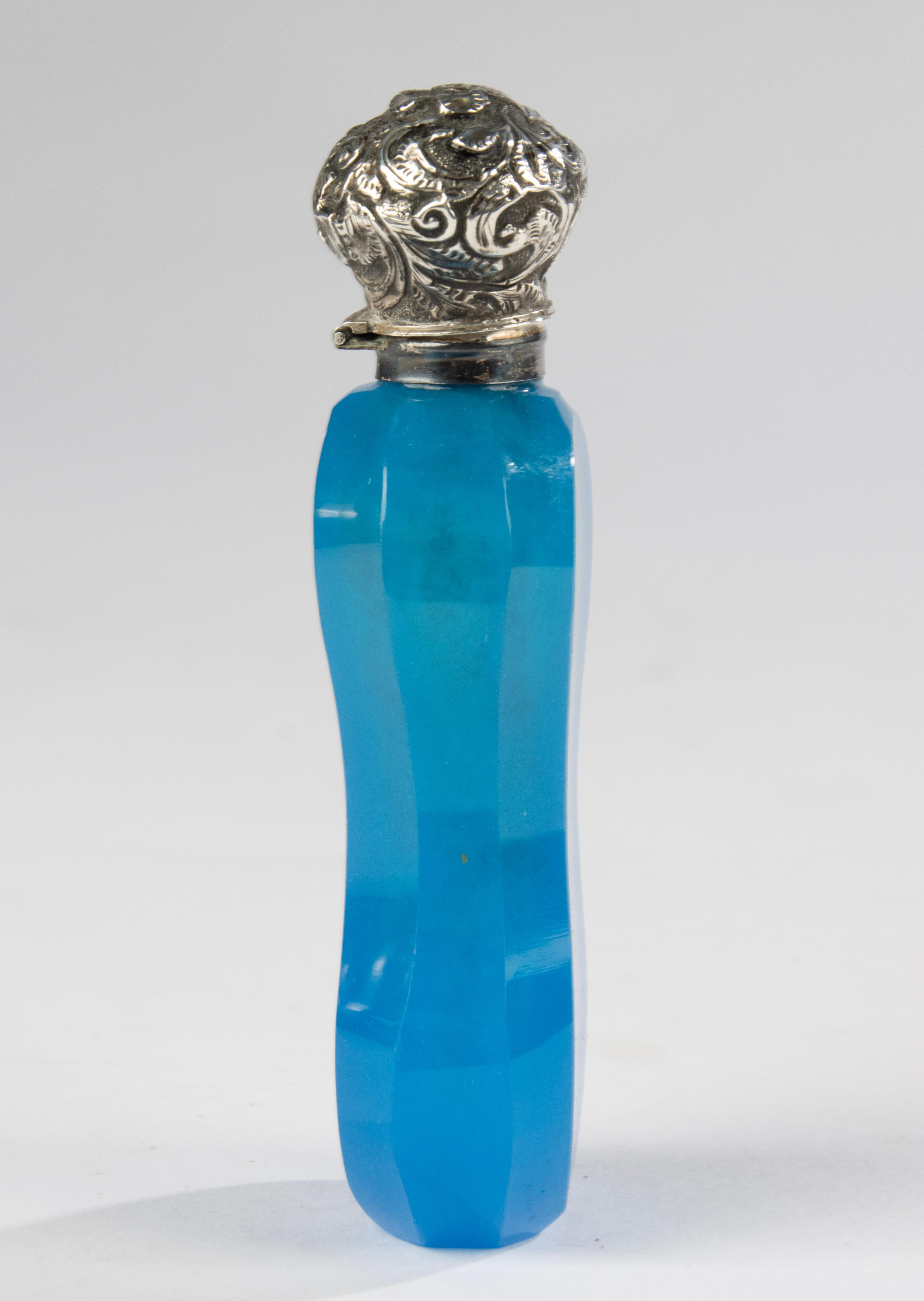 Frasco de perfume del siglo XIX - Cristal tallado con tapa de plata Silver en venta