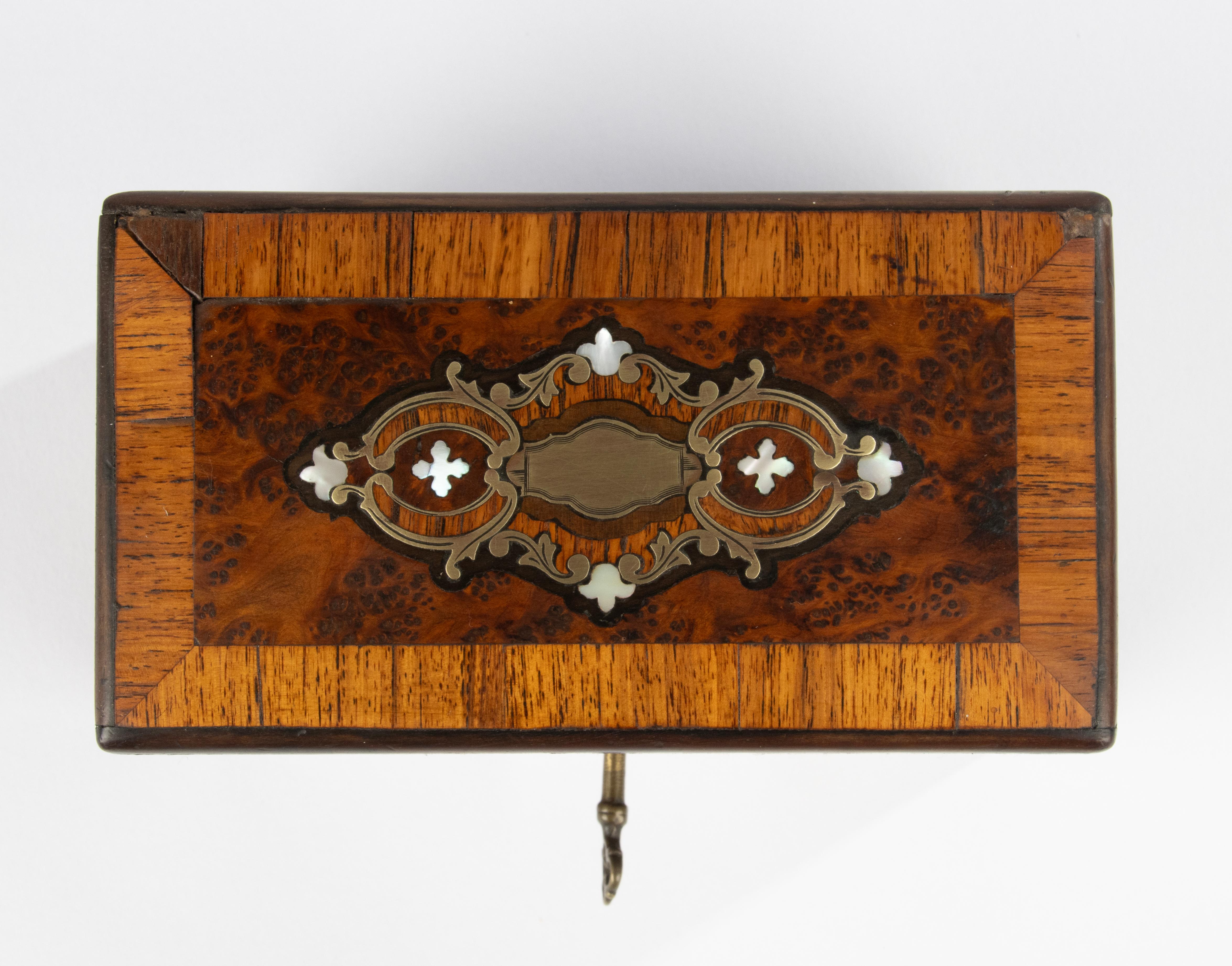 19th Century Perfume Box - Napoleon III - Crystal Bottles For Sale 4