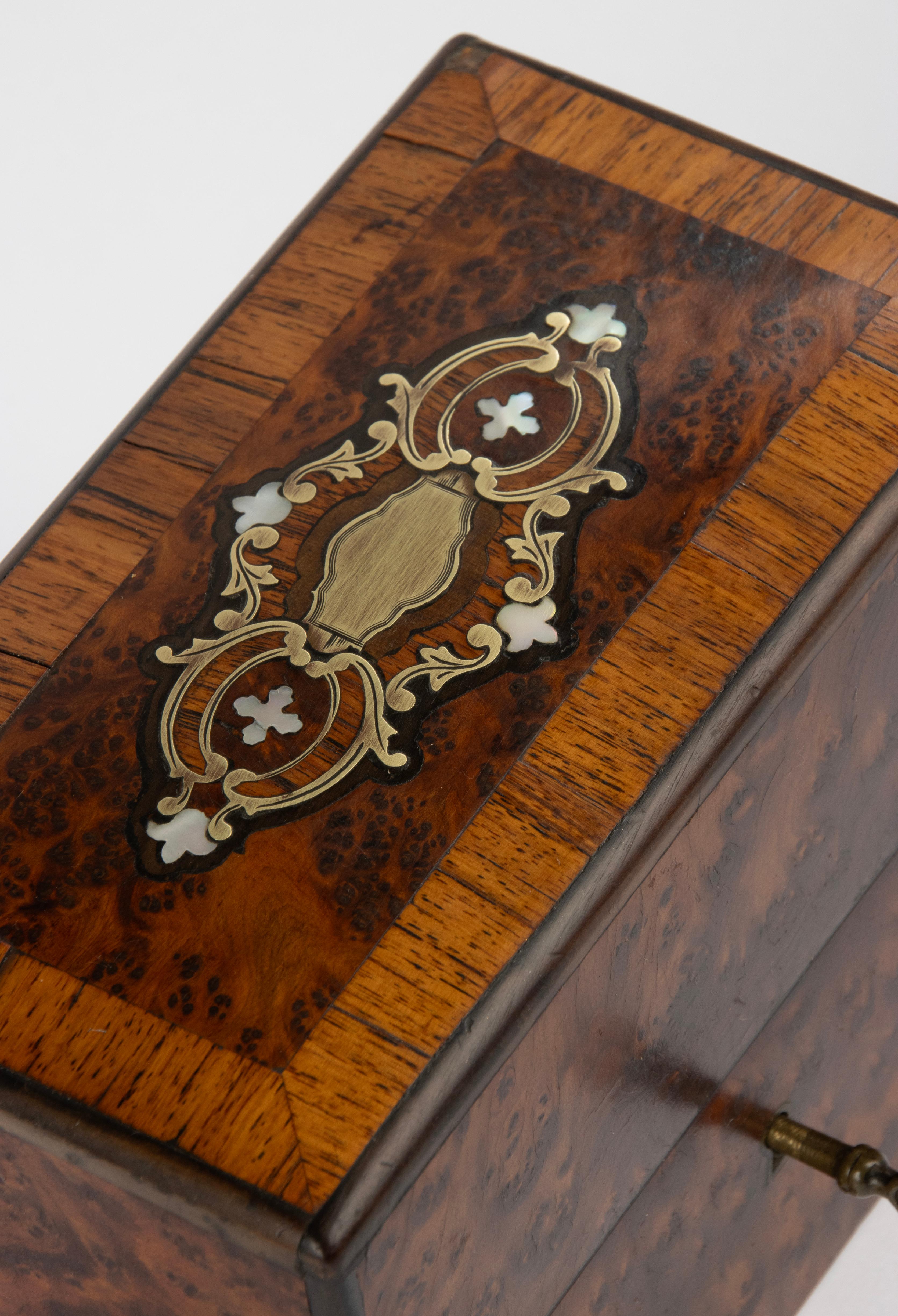 19th Century Perfume Box - Napoleon III - Crystal Bottles For Sale 14