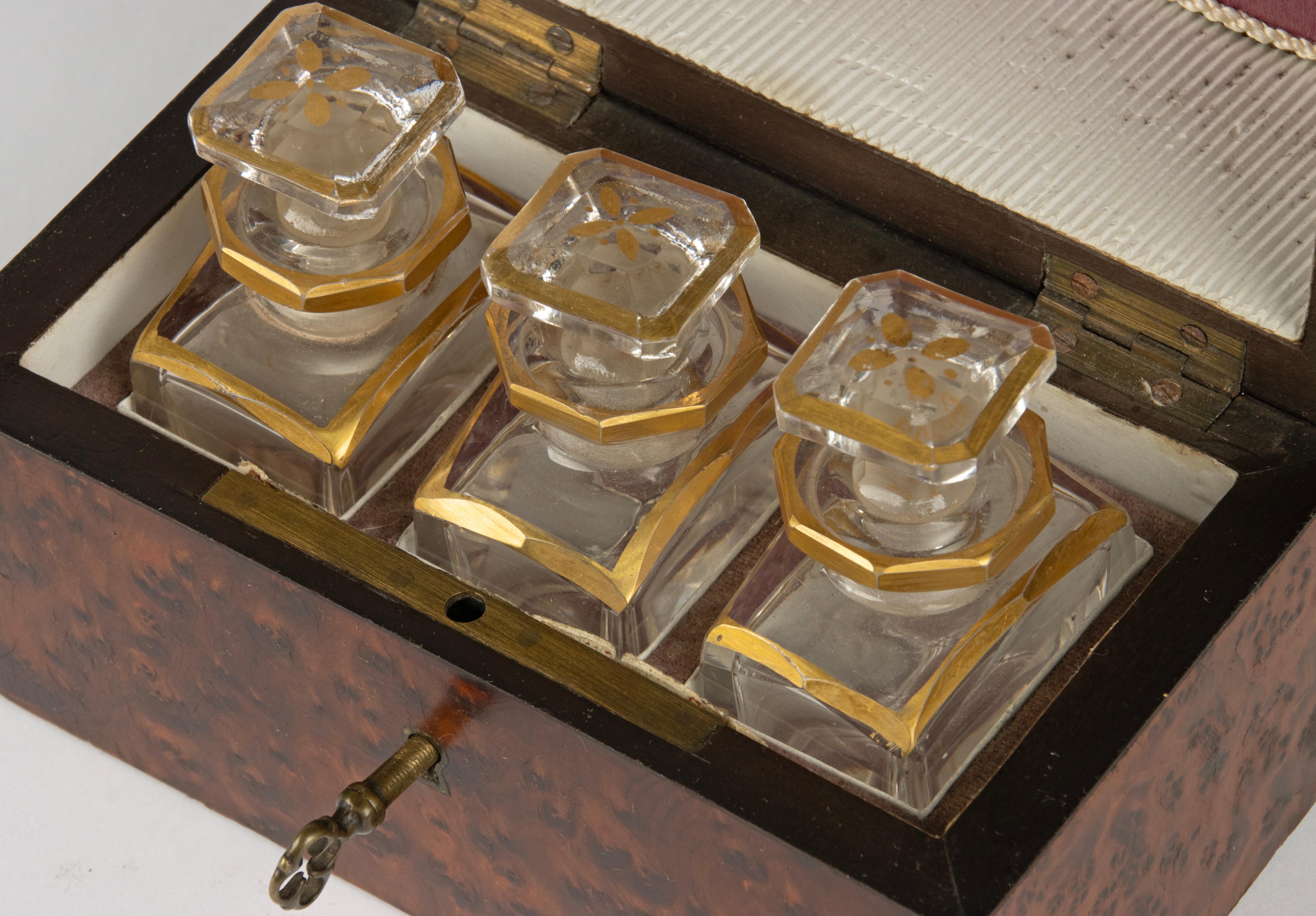 19th Century Perfume Box - Napoleon III - Crystal Bottles In Good Condition For Sale In Casteren, Noord-Brabant