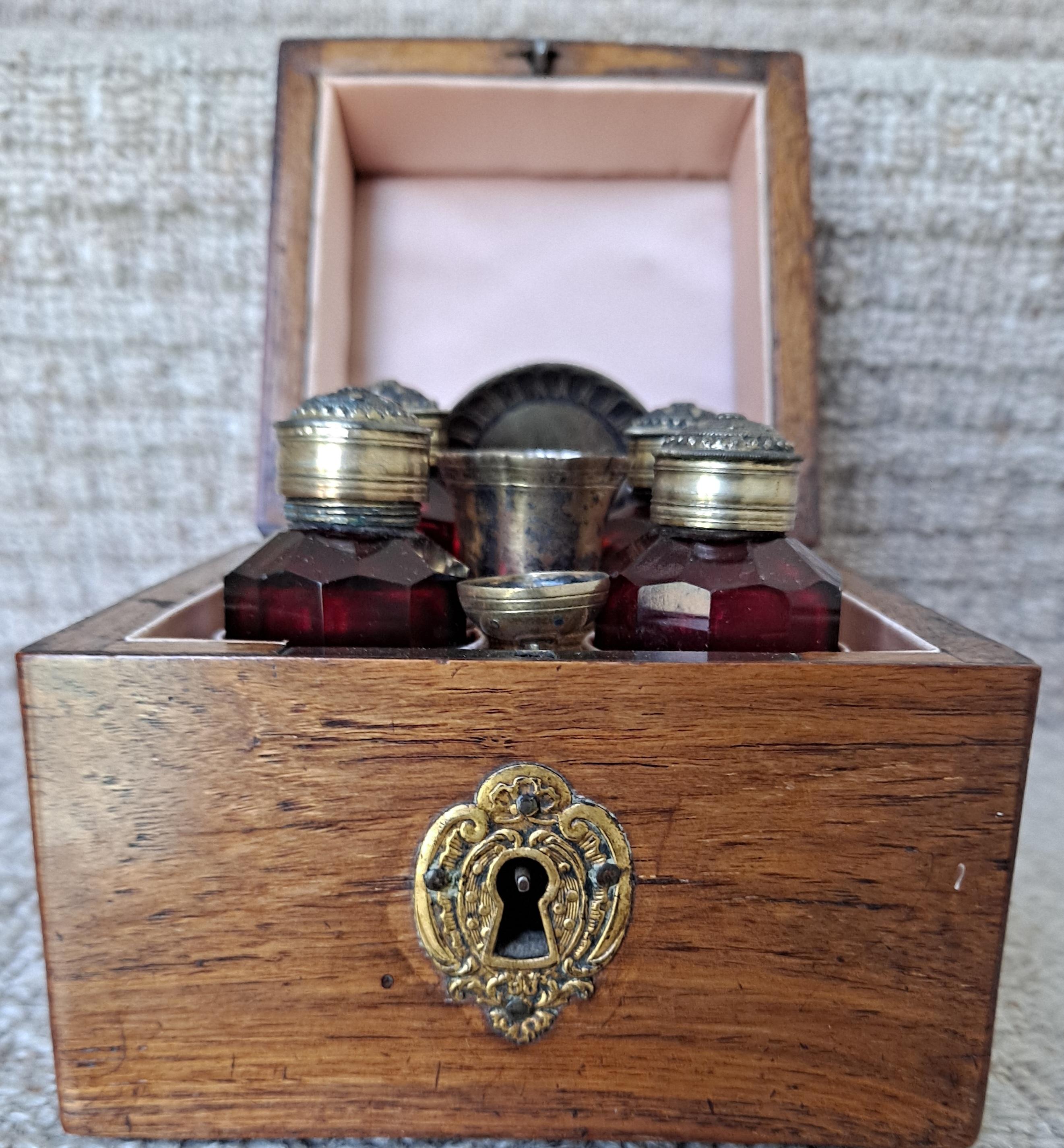 Parfüm-Reise-Set aus dem 19. Jahrhundert im Angebot 7