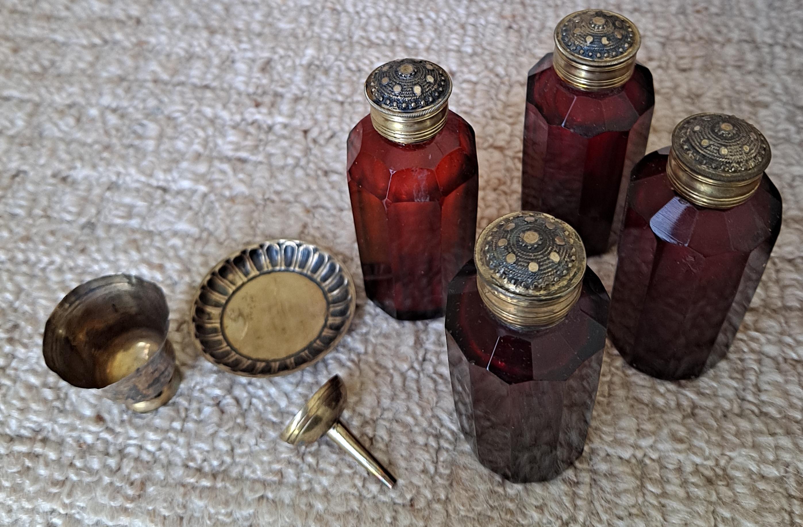 Fin du XIXe siècle Set de voyage pour parfum du 19ème siècle en vente