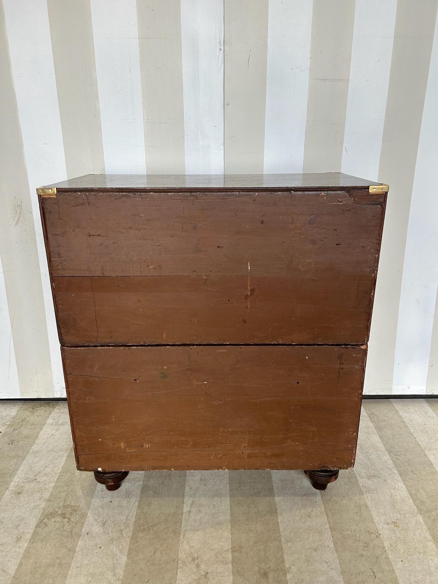 Ottone Cassapanca Campaigner in mogano rilegata in ottone del XIX secolo in vendita