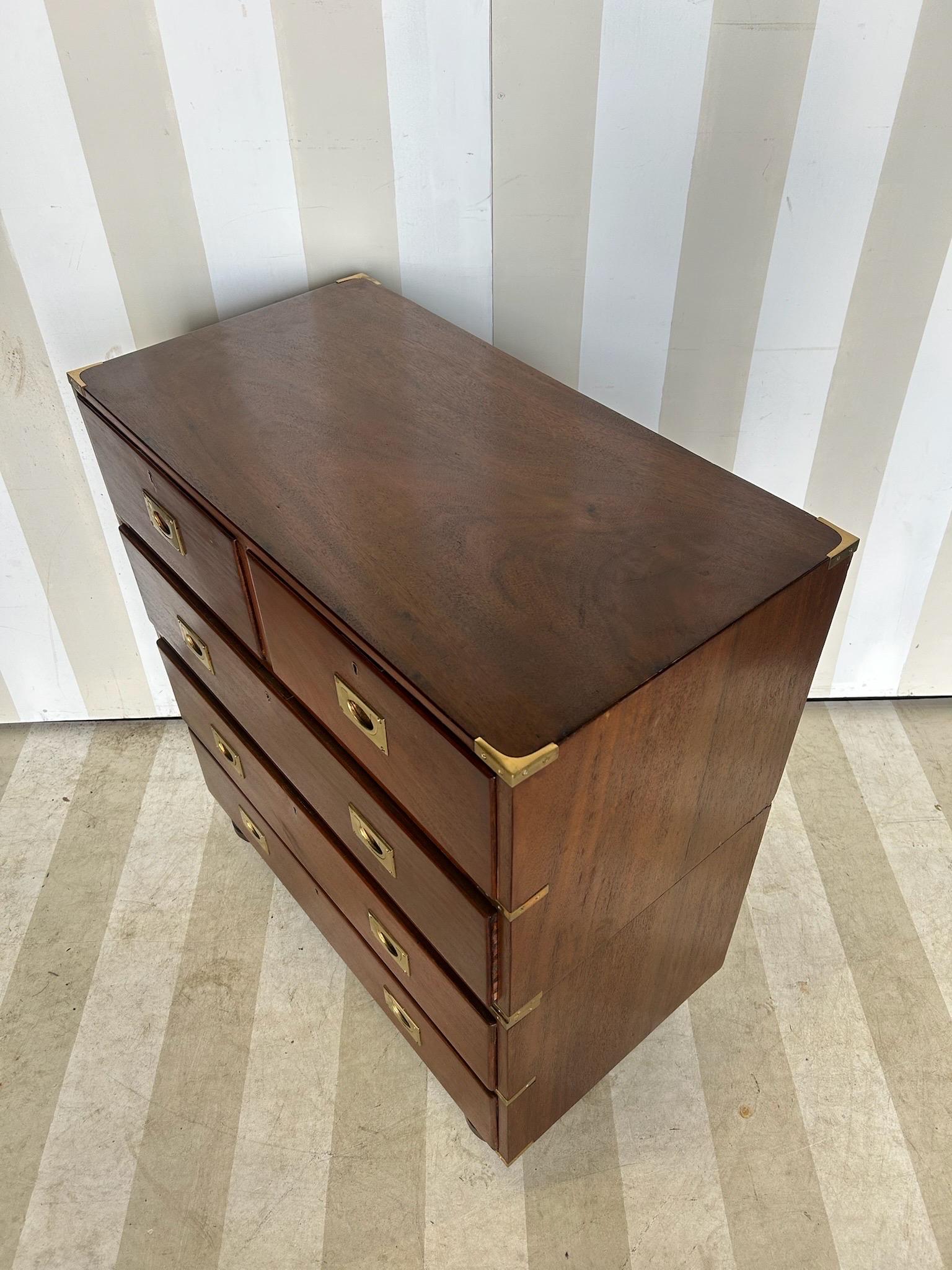 Cassapanca Campaigner in mogano rilegata in ottone del XIX secolo in vendita 2