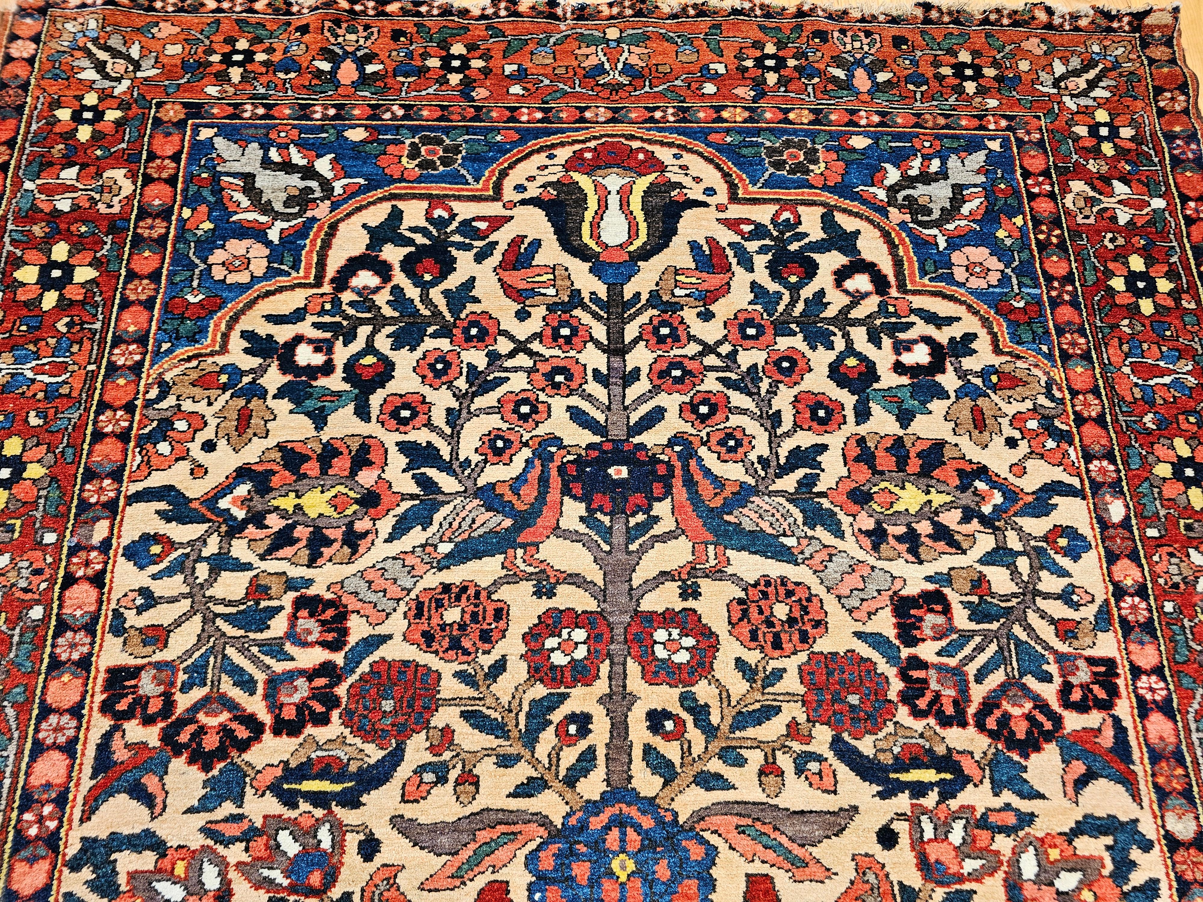 Perse Bibibaft persan Bakhtiari du 19ème siècle à motif de vase en vente