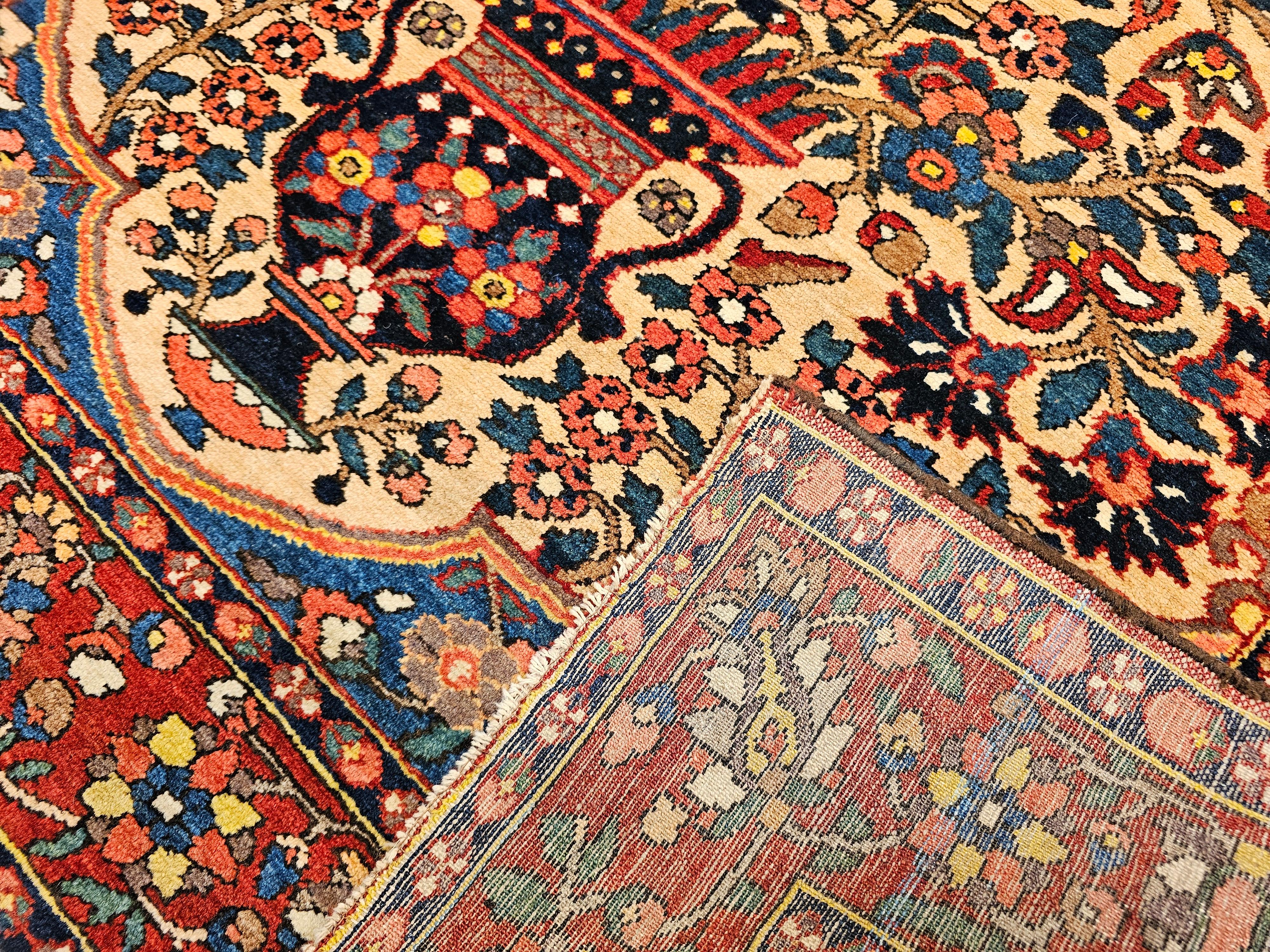 Bibibaft persan Bakhtiari du 19ème siècle à motif de vase en vente 5