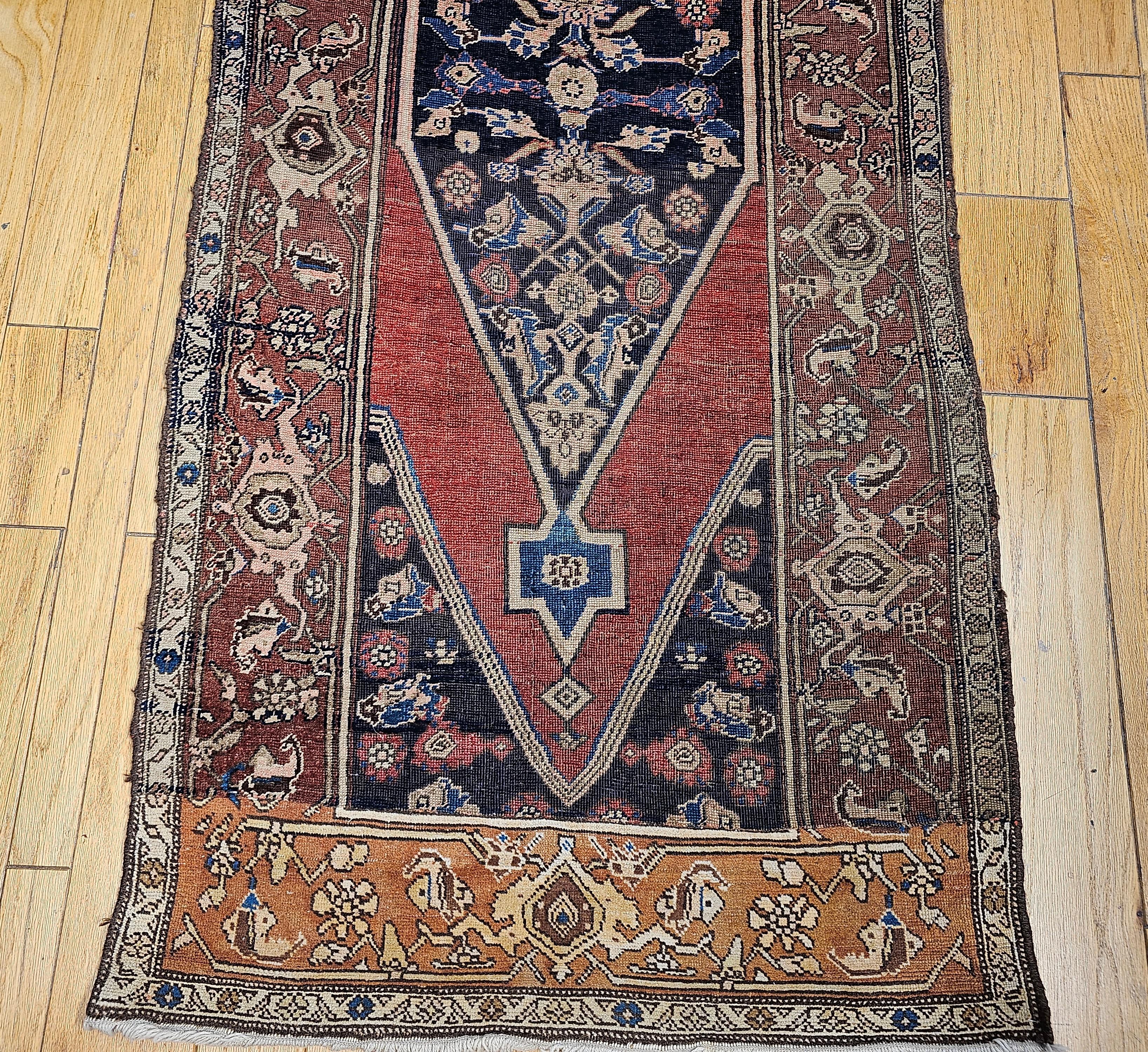 Runner persiano Bidjar del XIX secolo in rosso terracotta, marina, marrone avorio In condizioni buone in vendita a Barrington, IL
