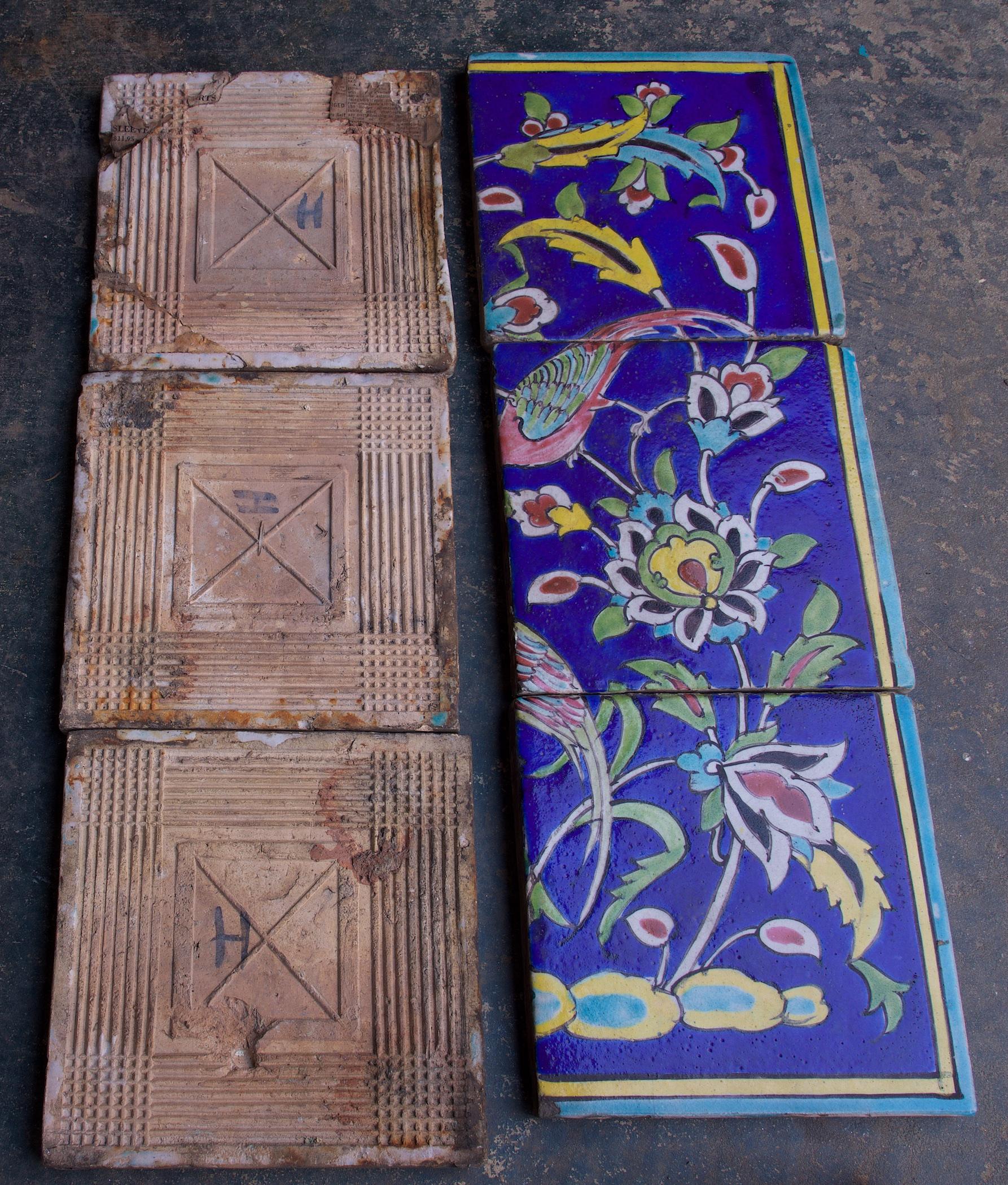 Islamique Ensemble de dosserets décoratifs colorés en carreaux avec scène de lotus persans du 19ème siècle - Taille 6  en vente
