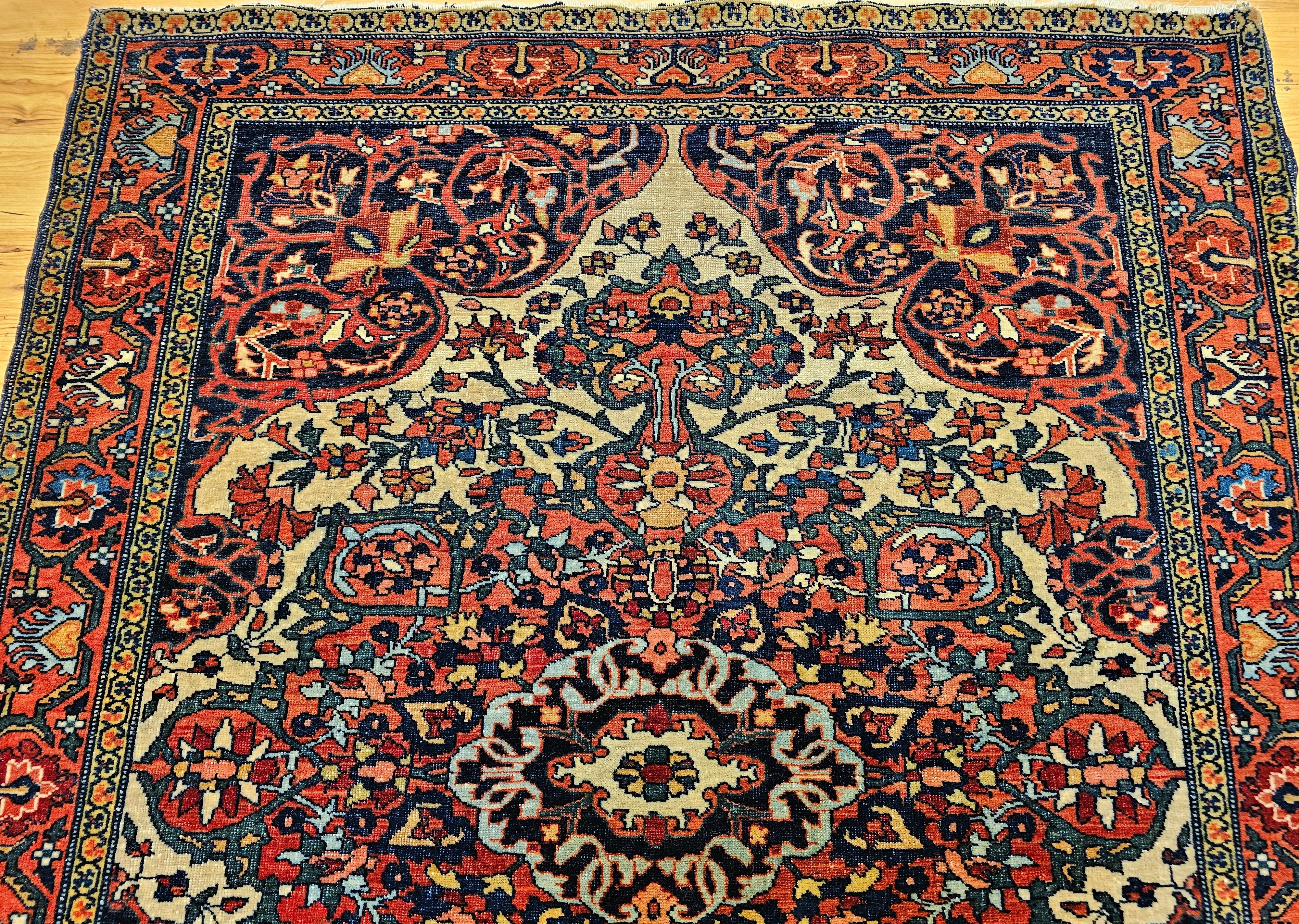 Persiano Tappeto persiano del 19° secolo Sarouk Farahan in vendita