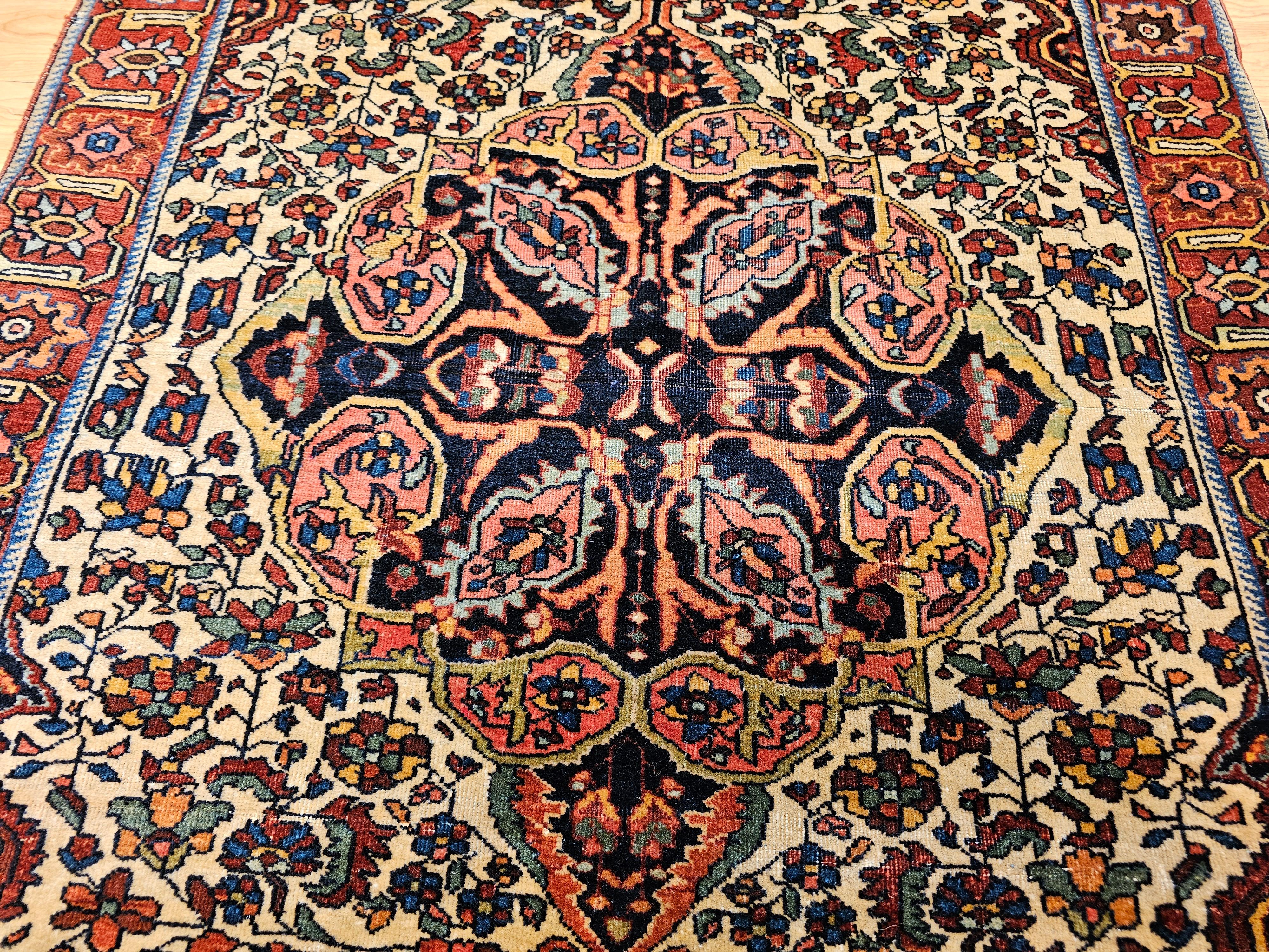 Persischer Farahan Sarouk-Teppich aus dem 19. Jahrhundert im Zustand „Gut“ im Angebot in Barrington, IL