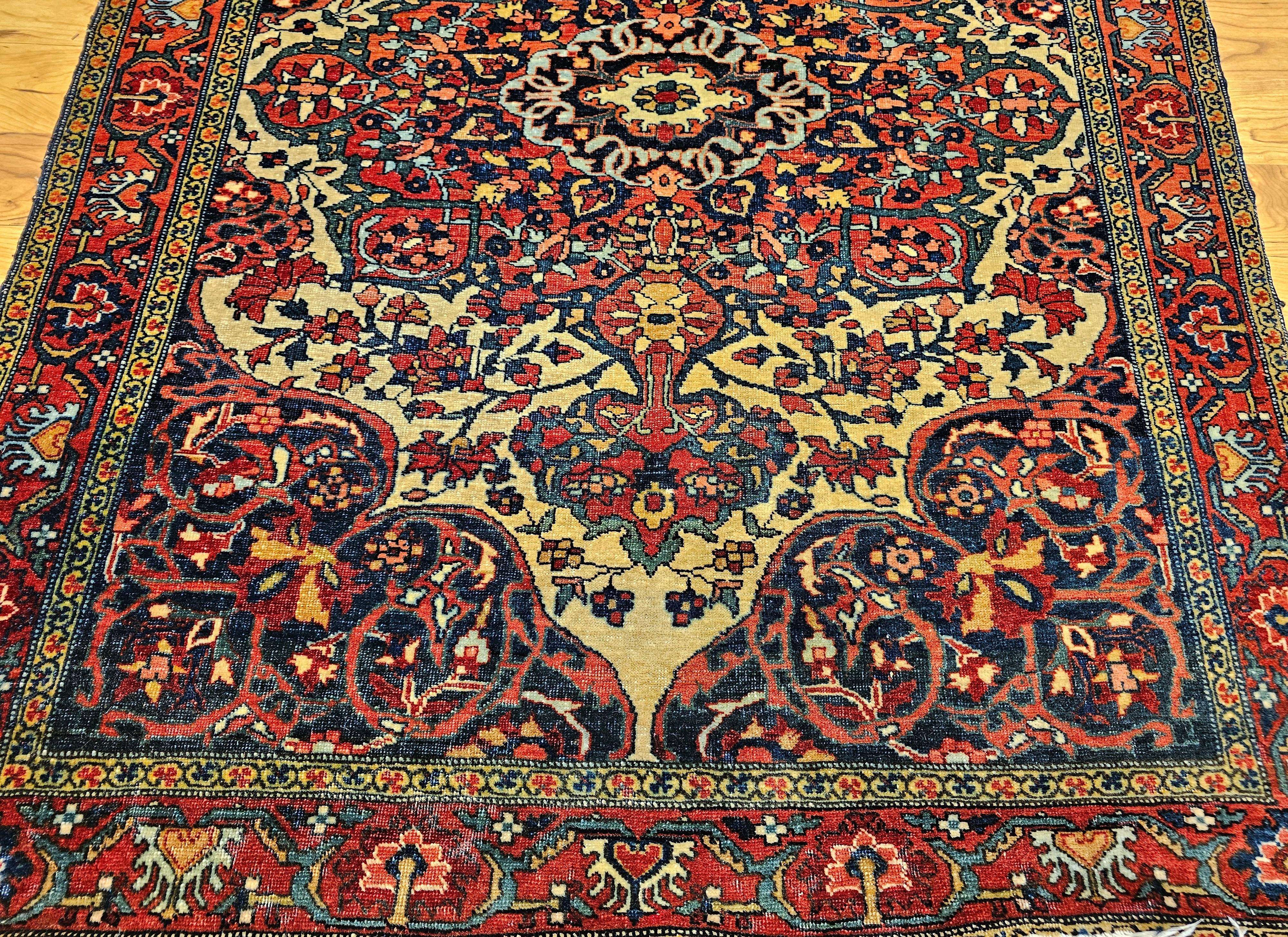 Tappeto persiano del 19° secolo Sarouk Farahan In condizioni buone in vendita a Barrington, IL