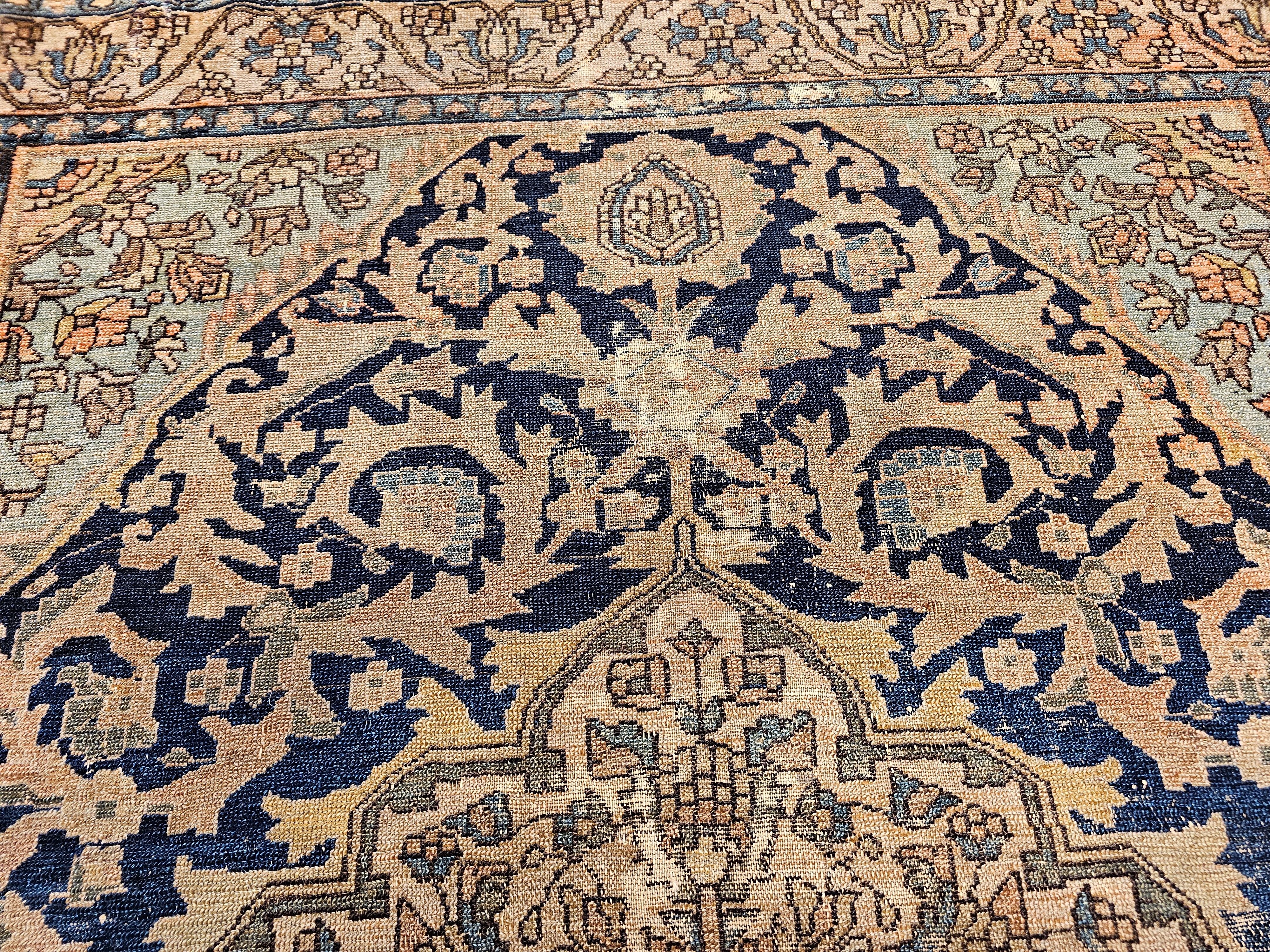 Tappeto persiano Sarouk Farahan del XIX secolo in avorio, marina, verde e blu in vendita 4