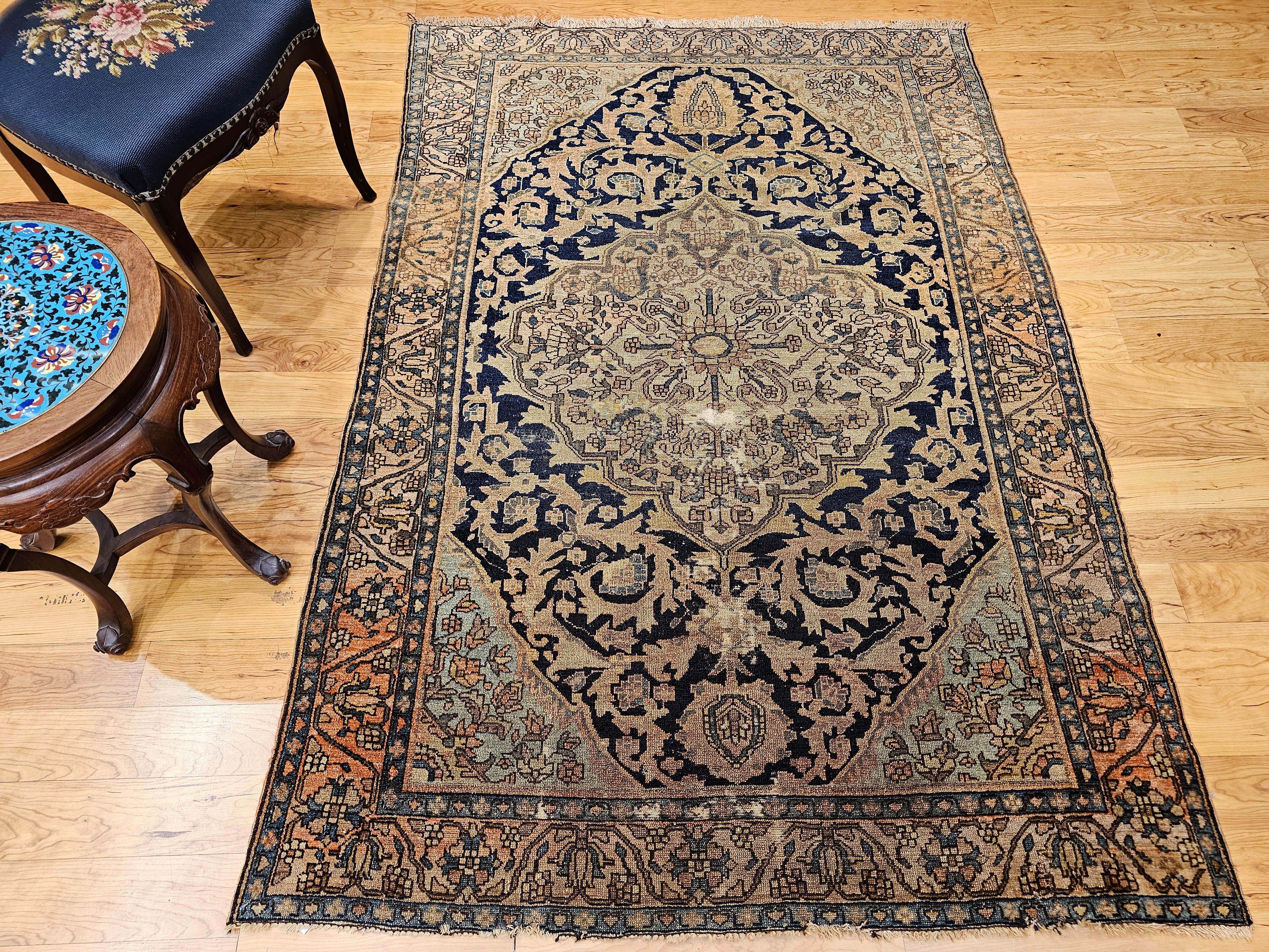 Tappeto persiano Sarouk Farahan del XIX secolo in avorio, marina, verde e blu in vendita 9