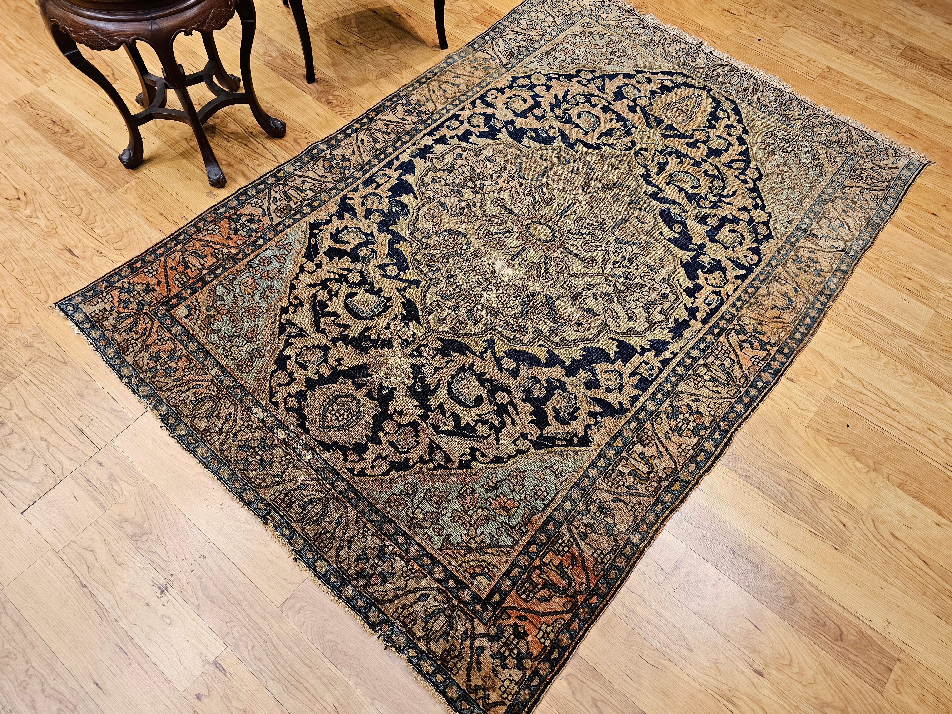 Tappeto persiano Sarouk Farahan del XIX secolo in avorio, marina, verde e blu in vendita 10