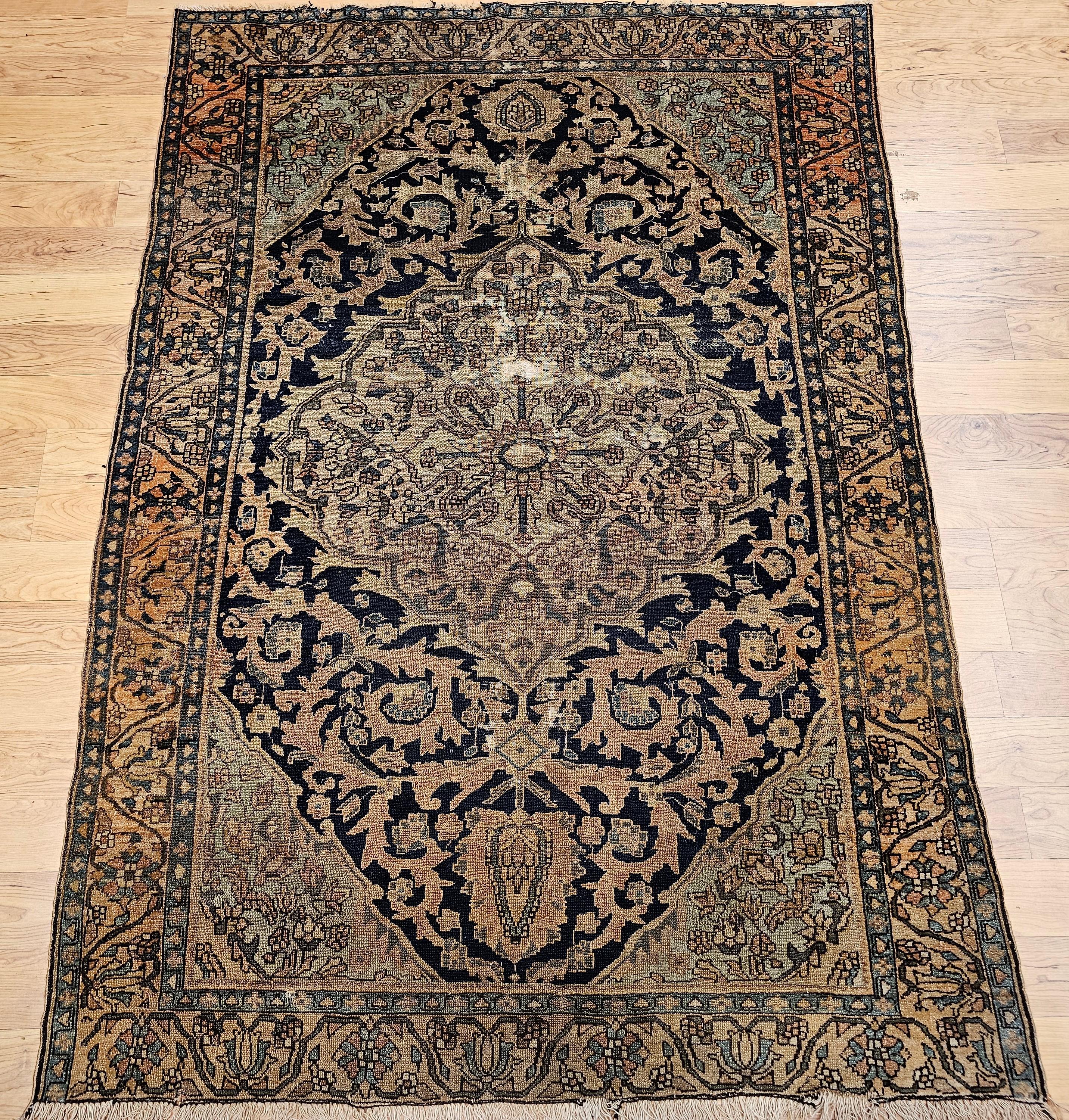 Tappeto persiano Sarouk Farahan del XIX secolo in avorio, marina, verde e blu in vendita 12