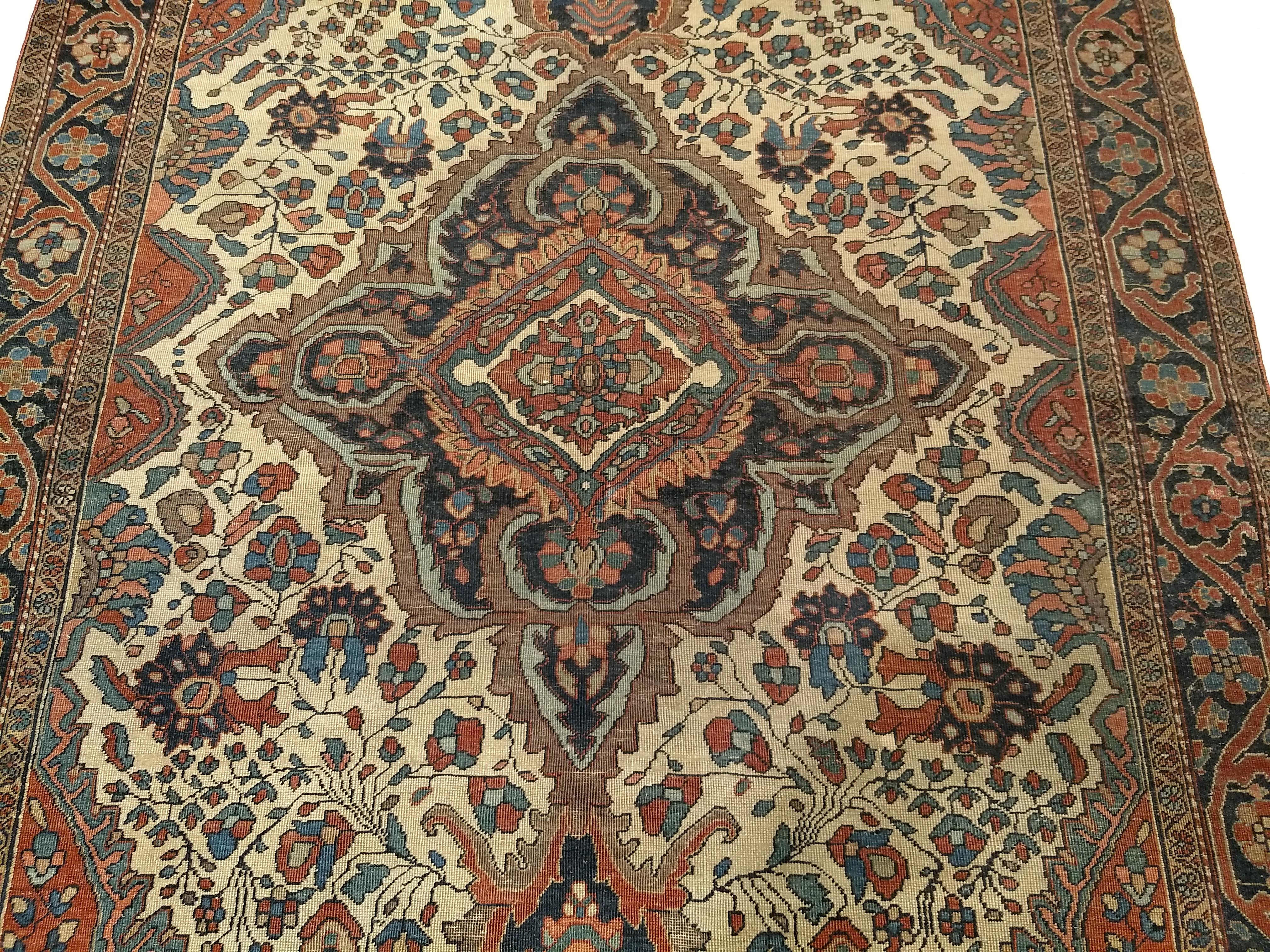Tappeto persiano del XIX secolo Sarouk Farahan con motivo floreale in avorio e blu in vendita 4