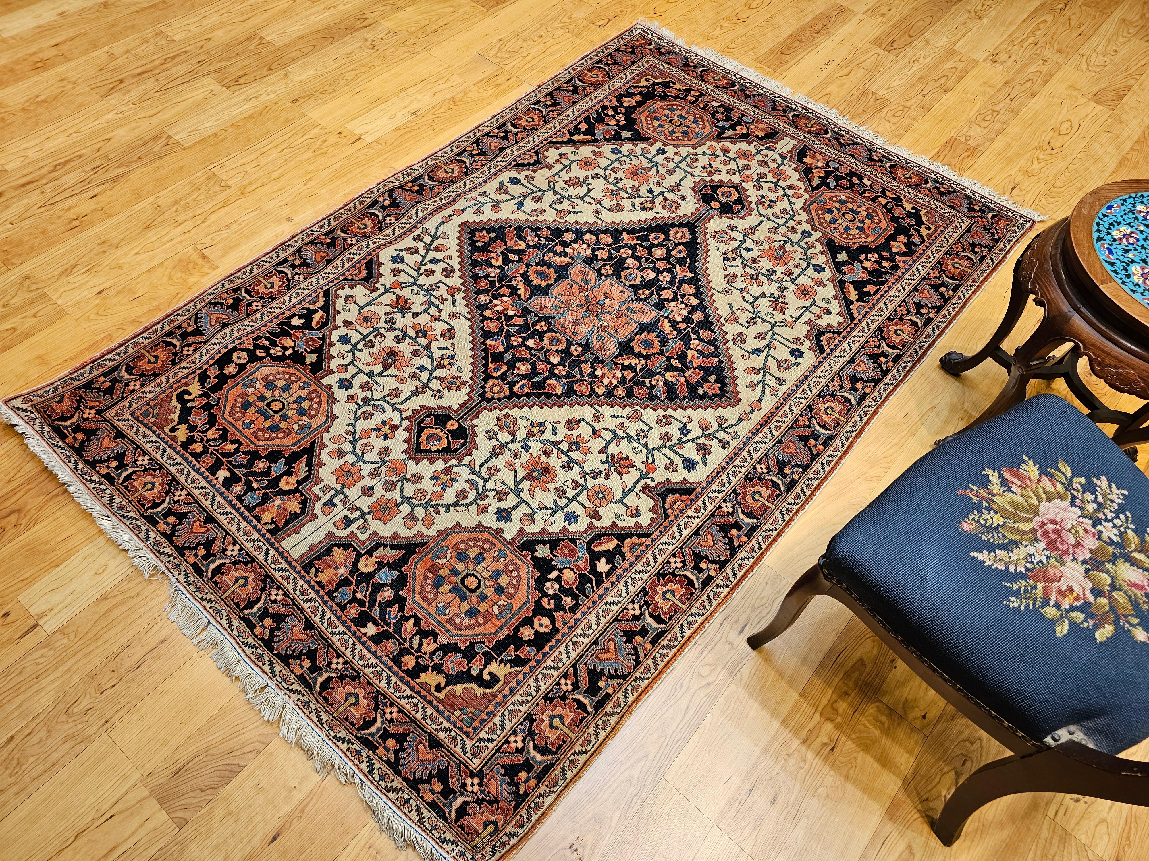 Tappeto persiano del XIX secolo Sarouk Farahan con motivo floreale in avorio e blu in vendita 6