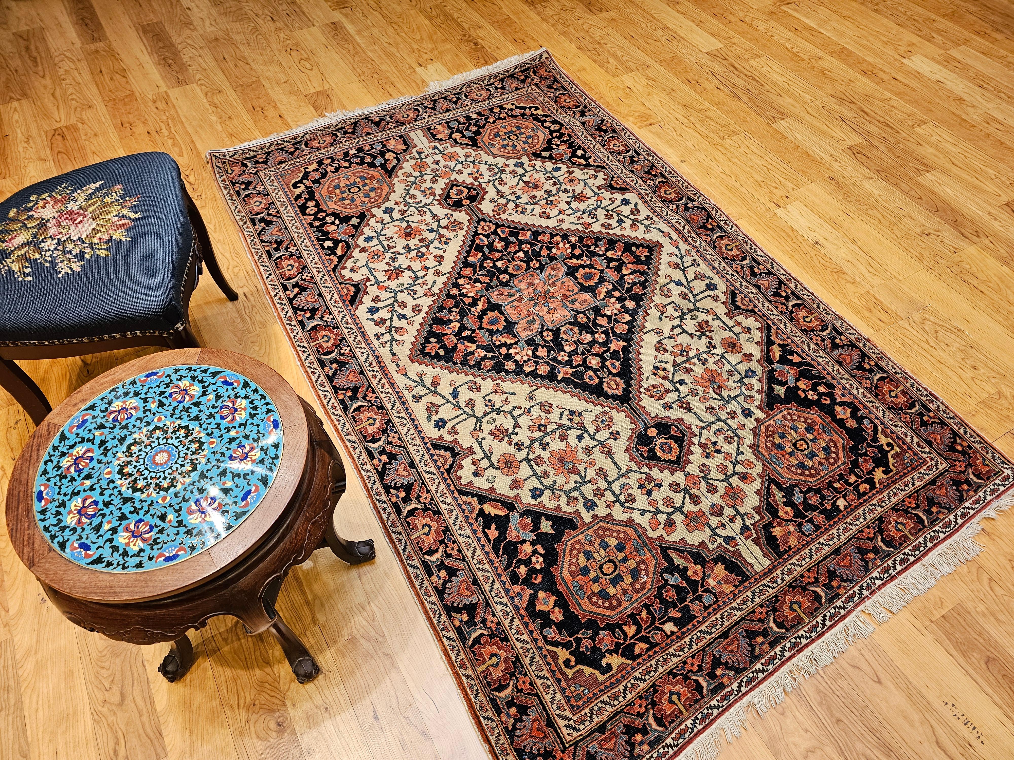 Tappeto persiano del XIX secolo Sarouk Farahan con motivo floreale in avorio e blu in vendita 7