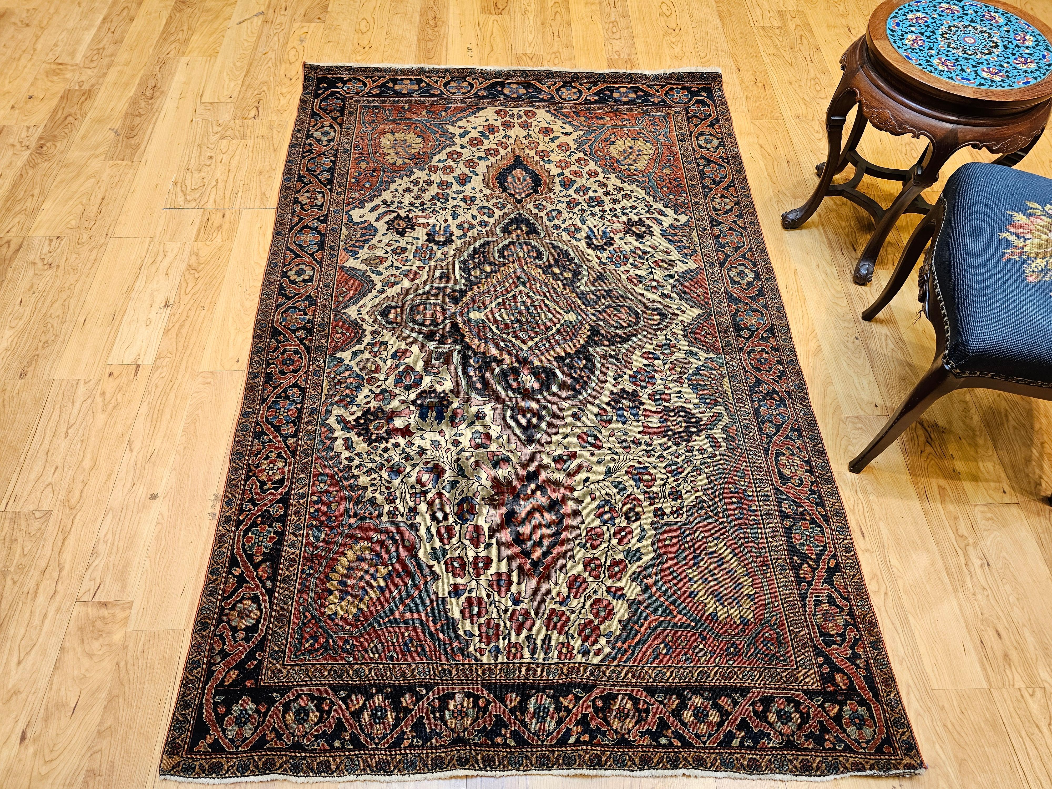 Tappeto persiano del XIX secolo Sarouk Farahan con motivo floreale in avorio e blu in vendita 9