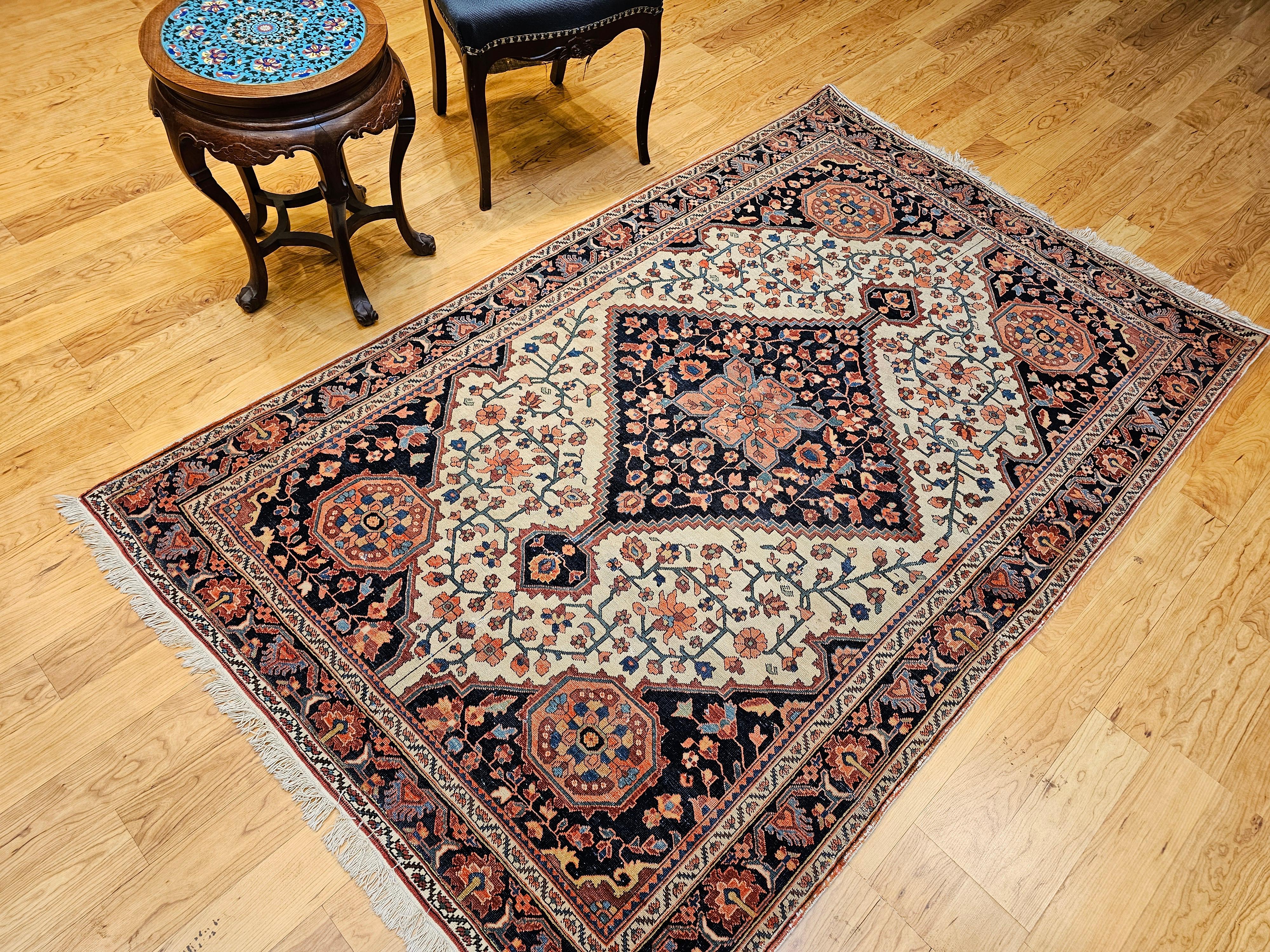 Tappeto persiano del XIX secolo Sarouk Farahan con motivo floreale in avorio e blu in vendita 9