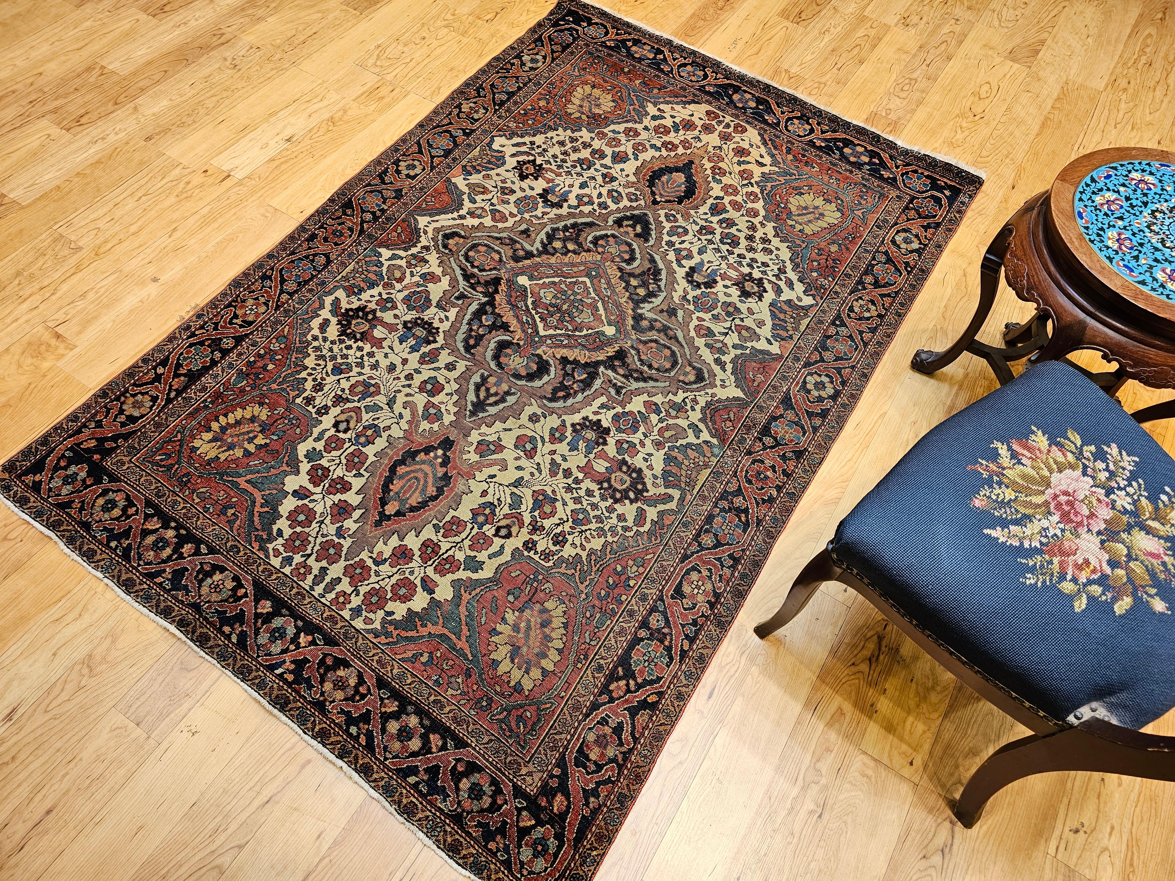 Tappeto persiano del XIX secolo Sarouk Farahan con motivo floreale in avorio e blu in vendita 10