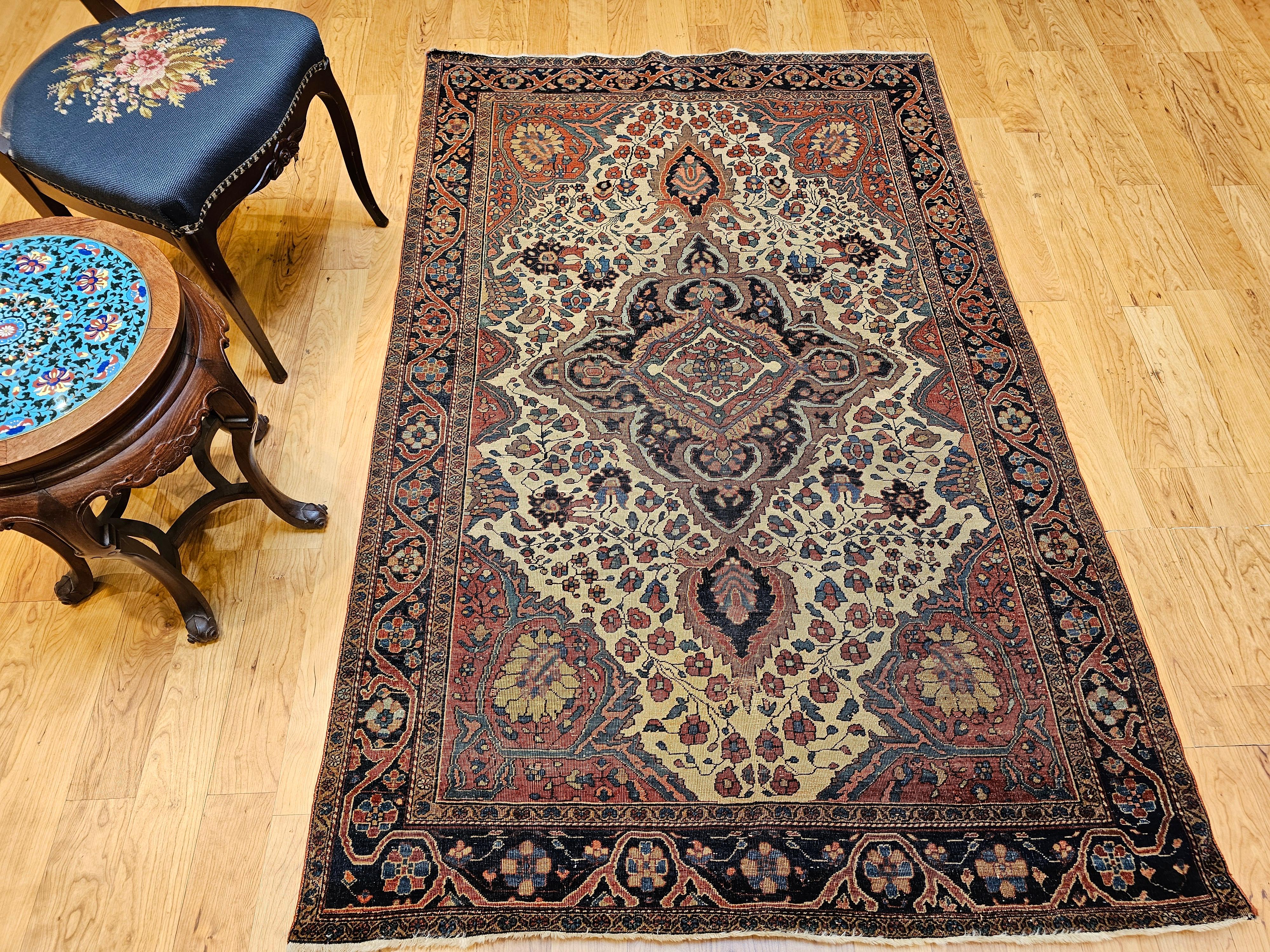 Tappeto persiano del XIX secolo Sarouk Farahan con motivo floreale in avorio e blu in vendita 12
