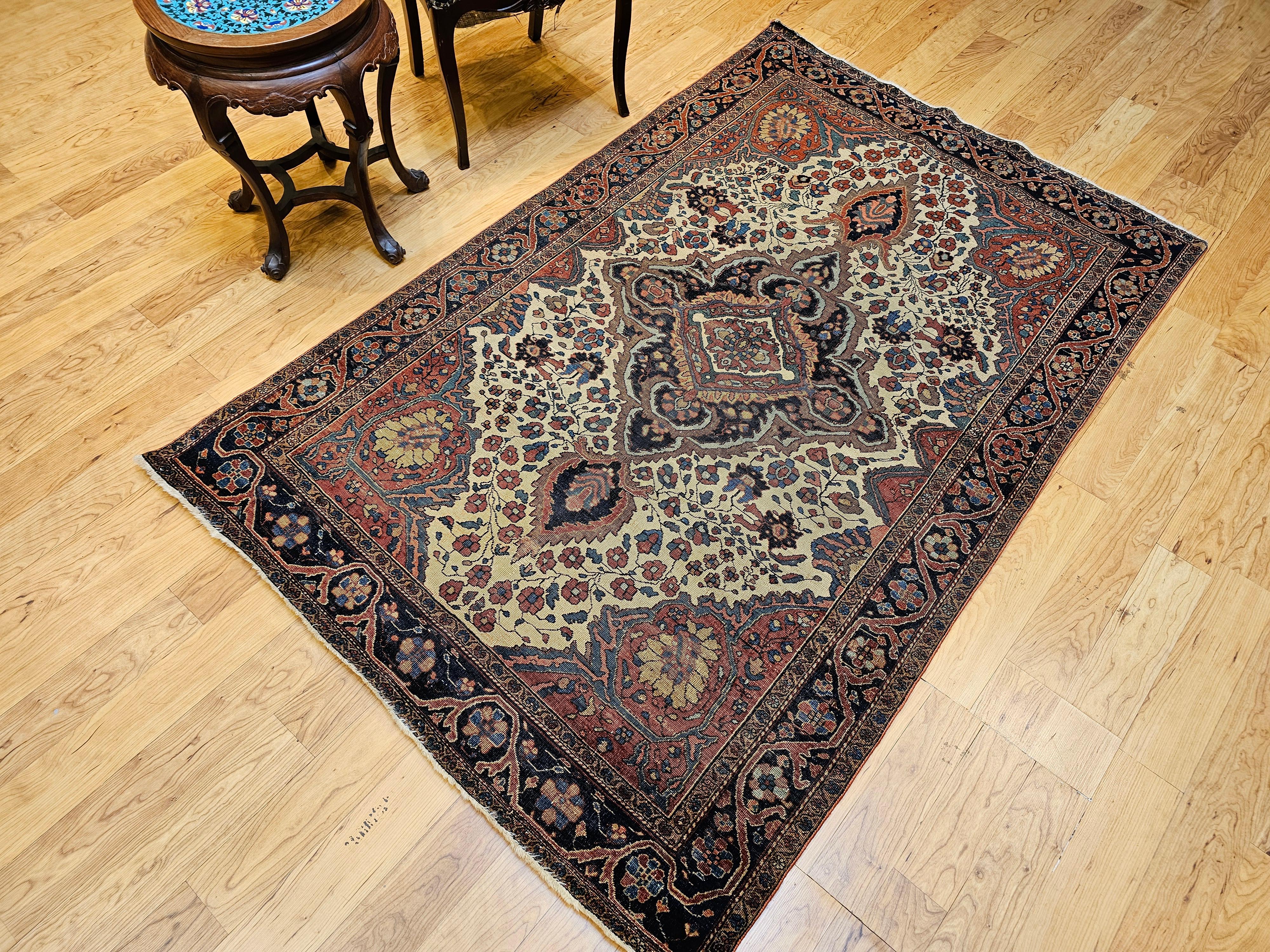 Tappeto persiano del XIX secolo Sarouk Farahan con motivo floreale in avorio e blu in vendita 13