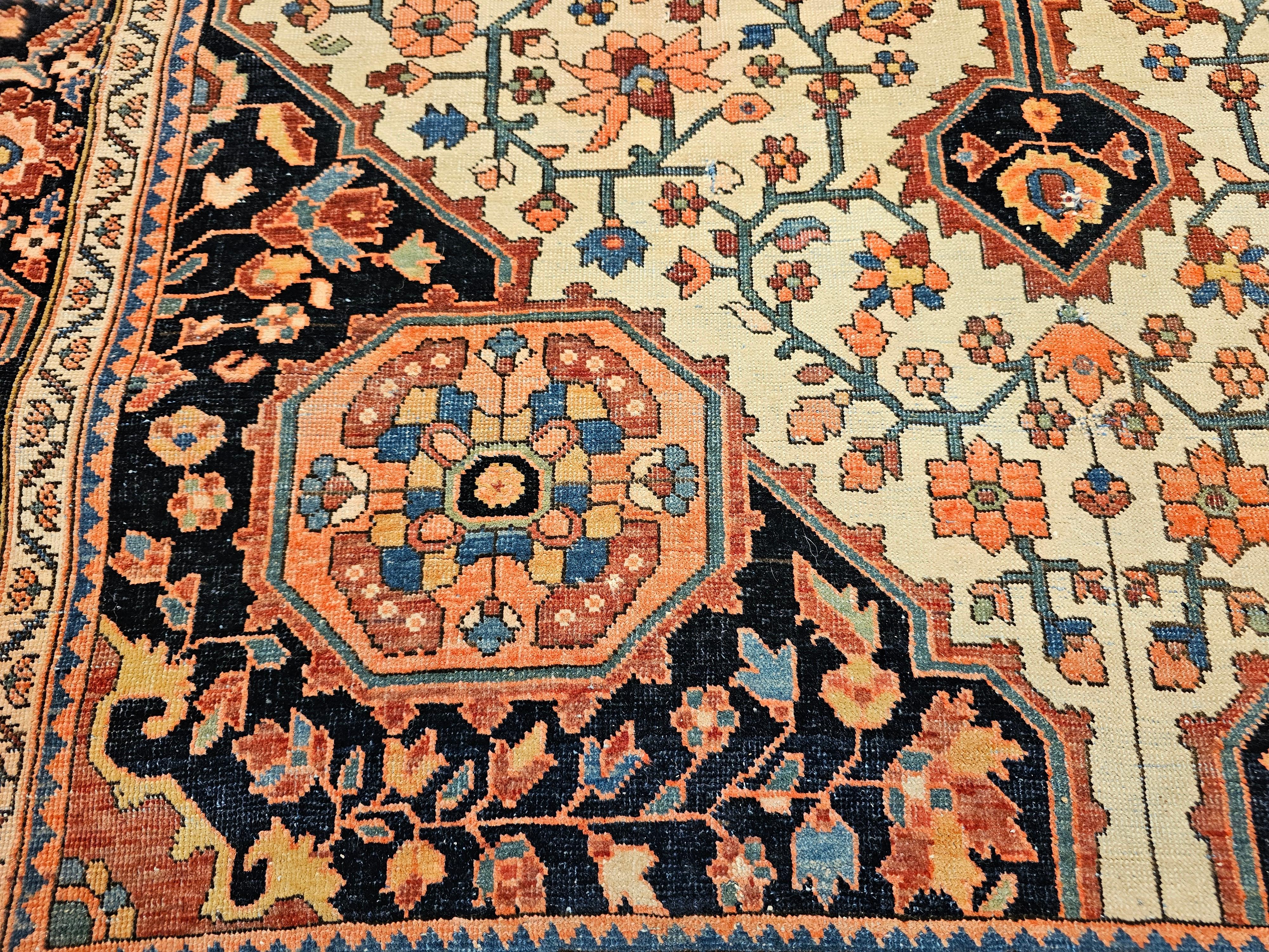 Tappeto persiano del XIX secolo Sarouk Farahan con motivo floreale in avorio e blu in vendita 1