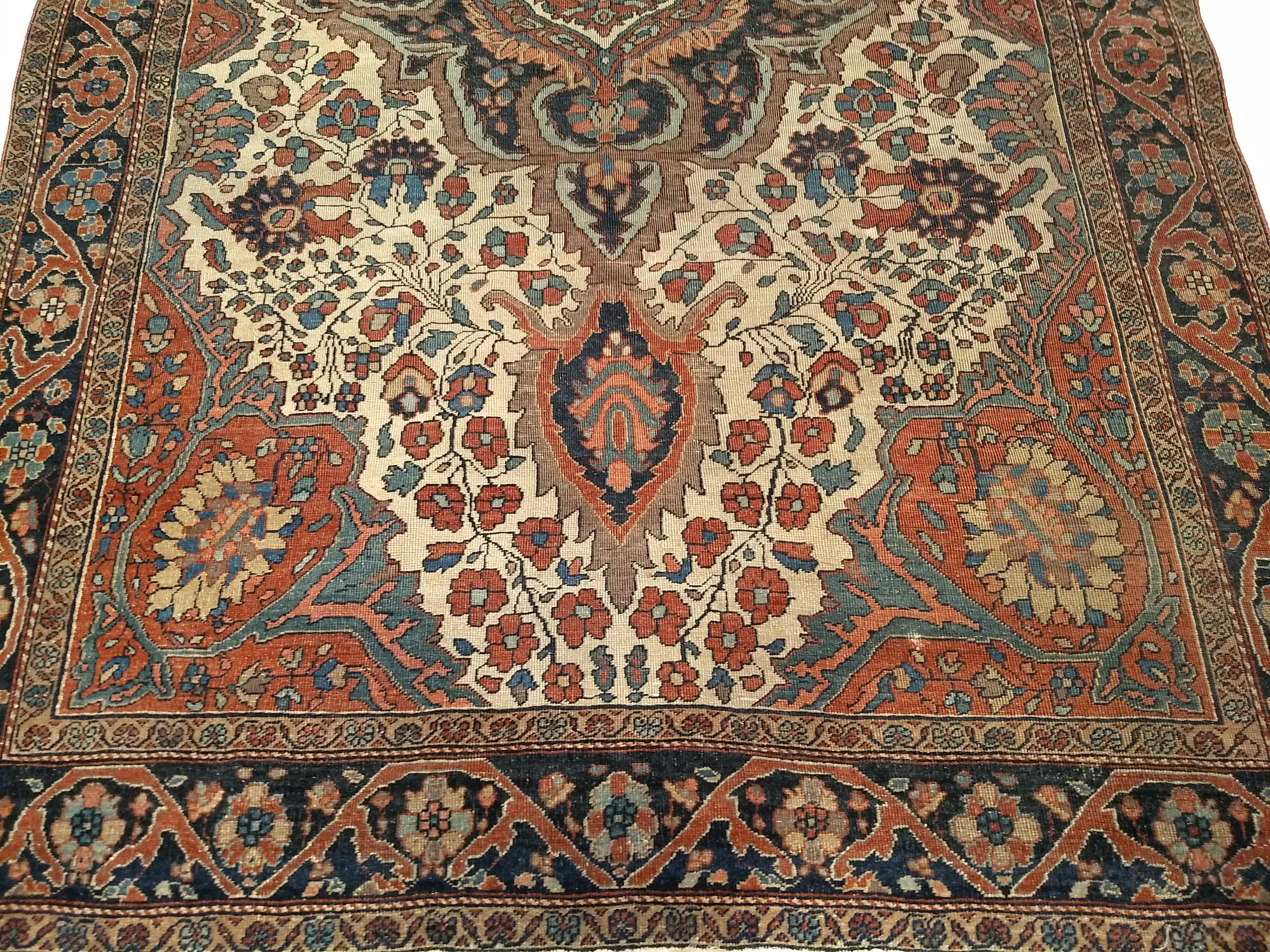 Tappeto persiano del XIX secolo Sarouk Farahan con motivo floreale in avorio e blu in vendita 3