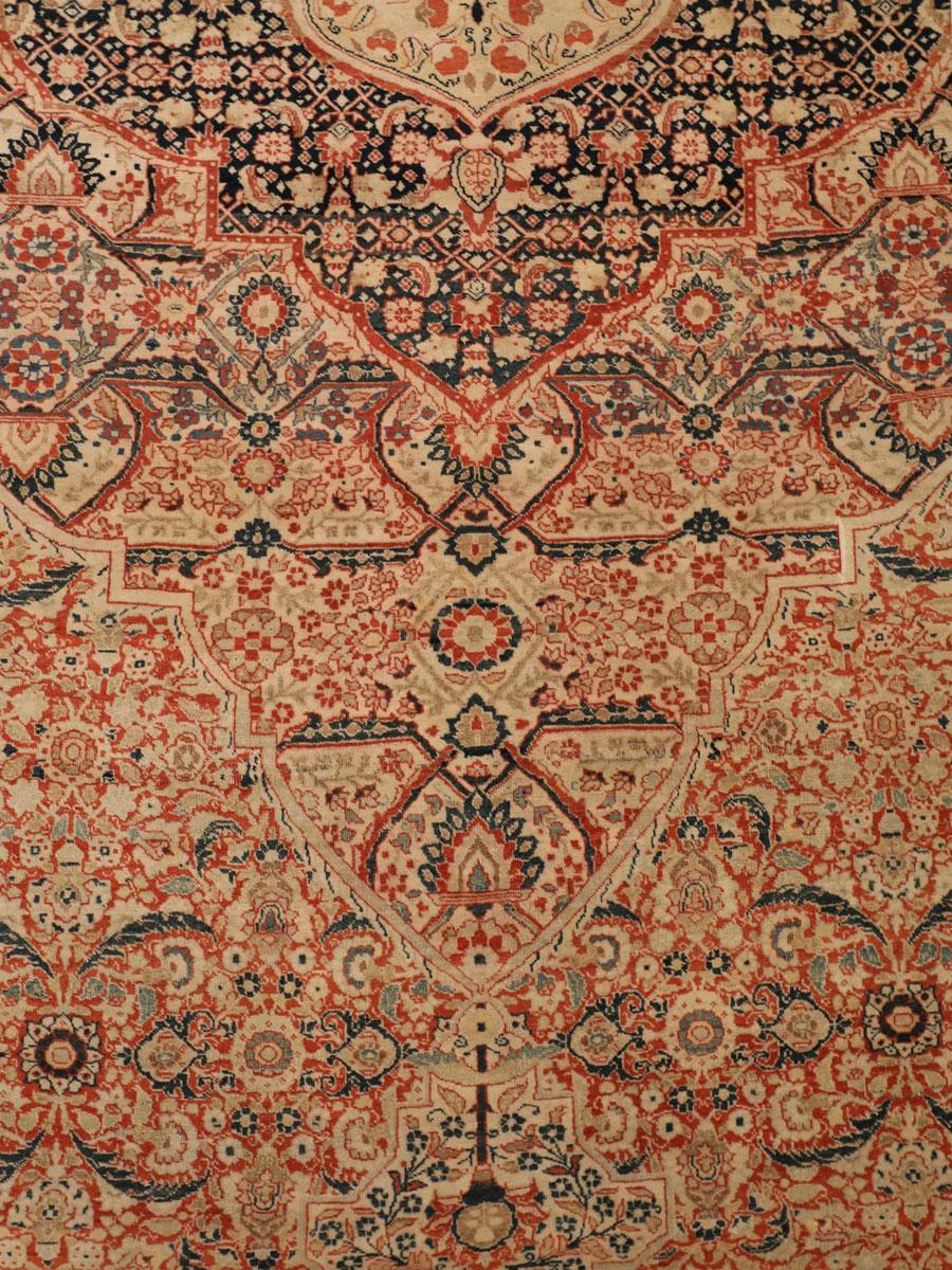 Antique 1880s Haji Jalili Persian Rug, Butterfly Medallion, 12' x 17' In Excellent Condition For Sale In New York, NY