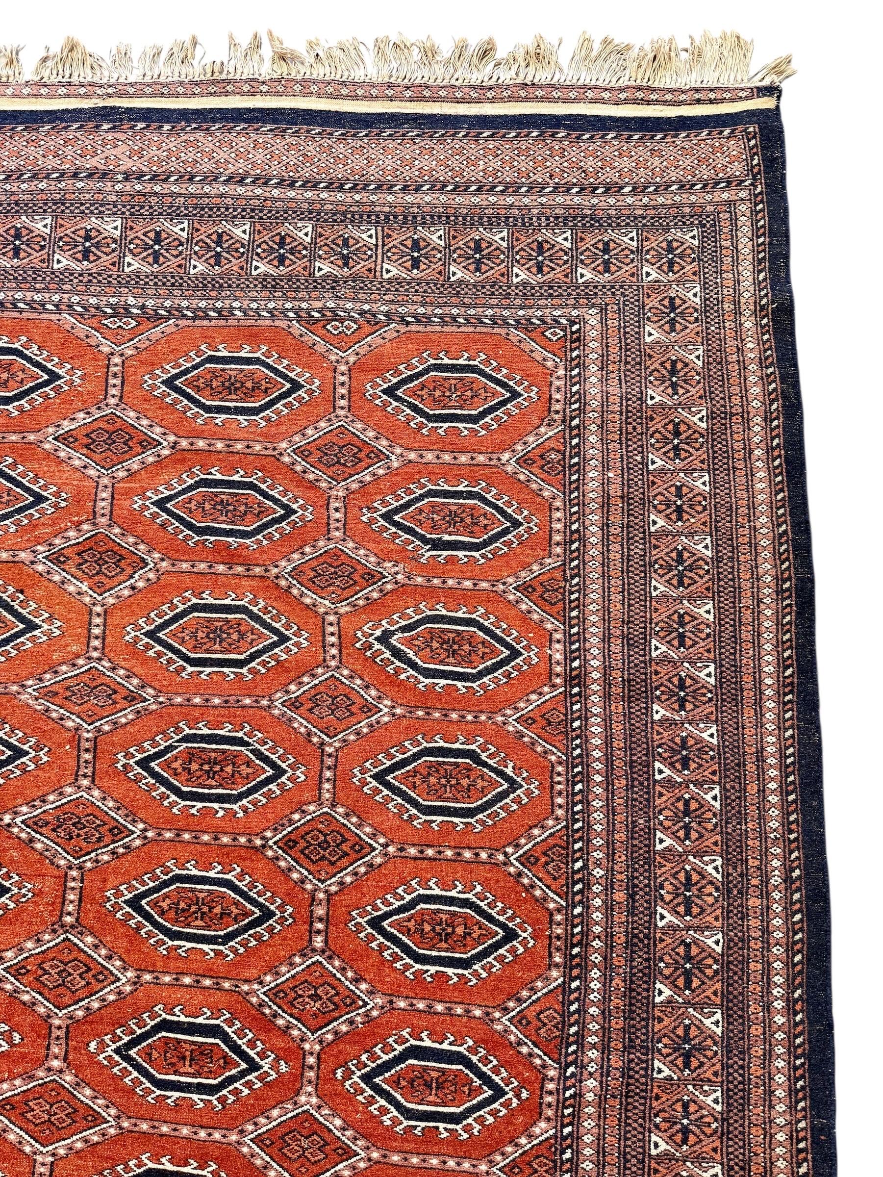 19th Century Persian Handwoven Rug in Red and Navy Wool In Good Condition For Sale In LA CIOTAT, FR