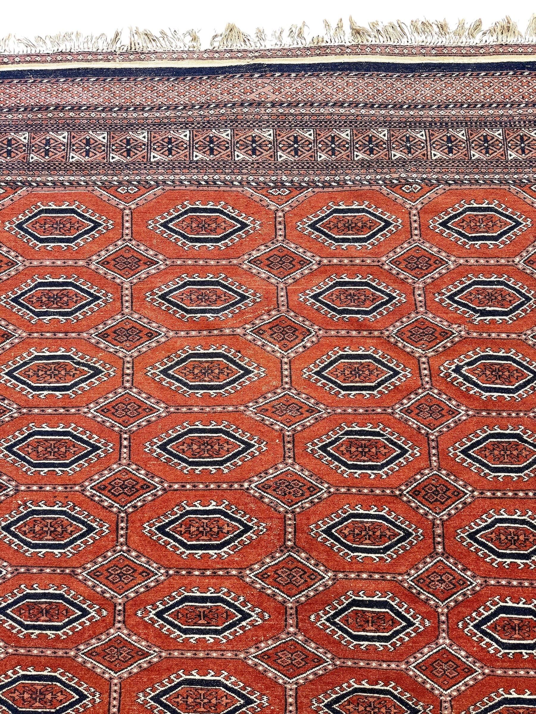 19th Century Persian Handwoven Rug in Red and Navy Wool For Sale 4