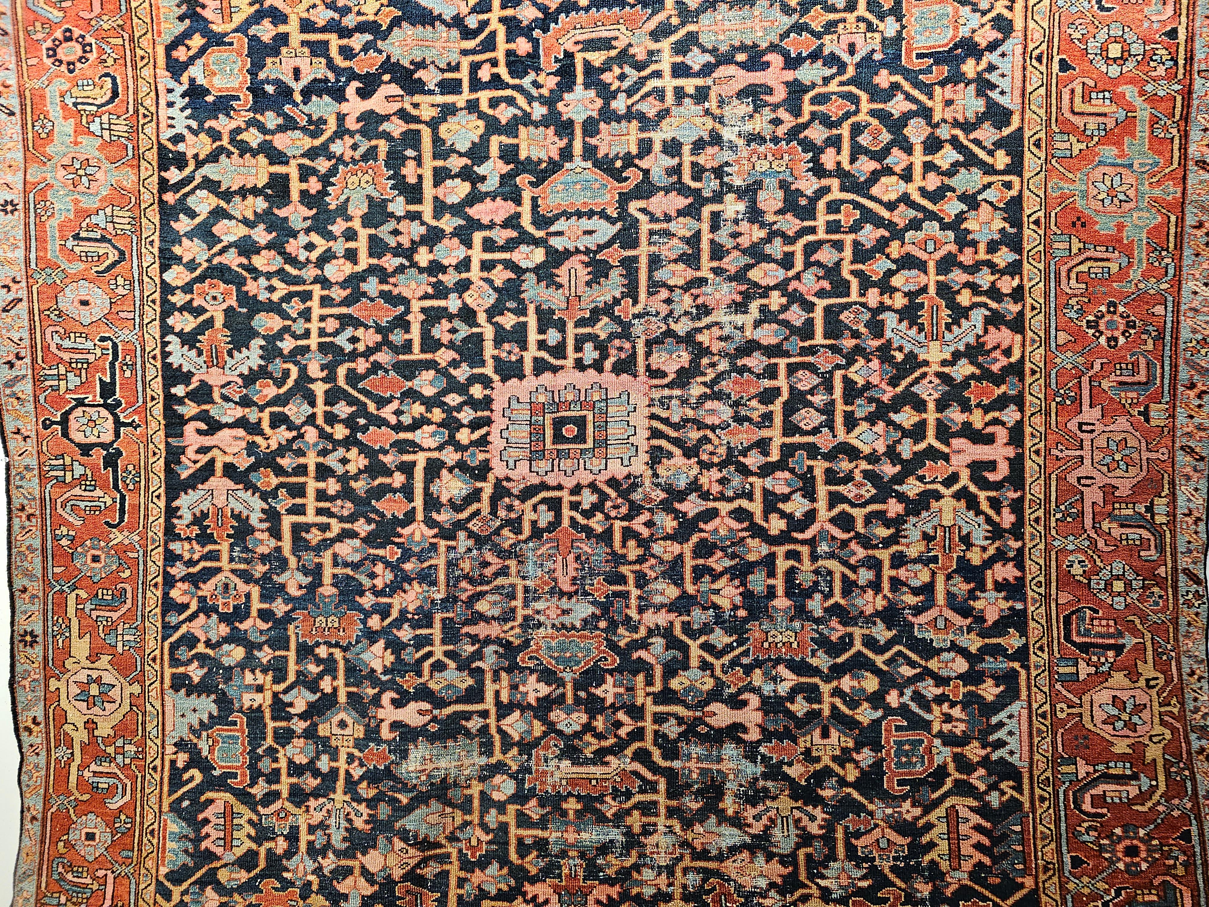 Persischer Heriz Serapi aus dem 19. Jahrhundert mit Allover-Muster in Blau, Rosa, Grün im Angebot 2