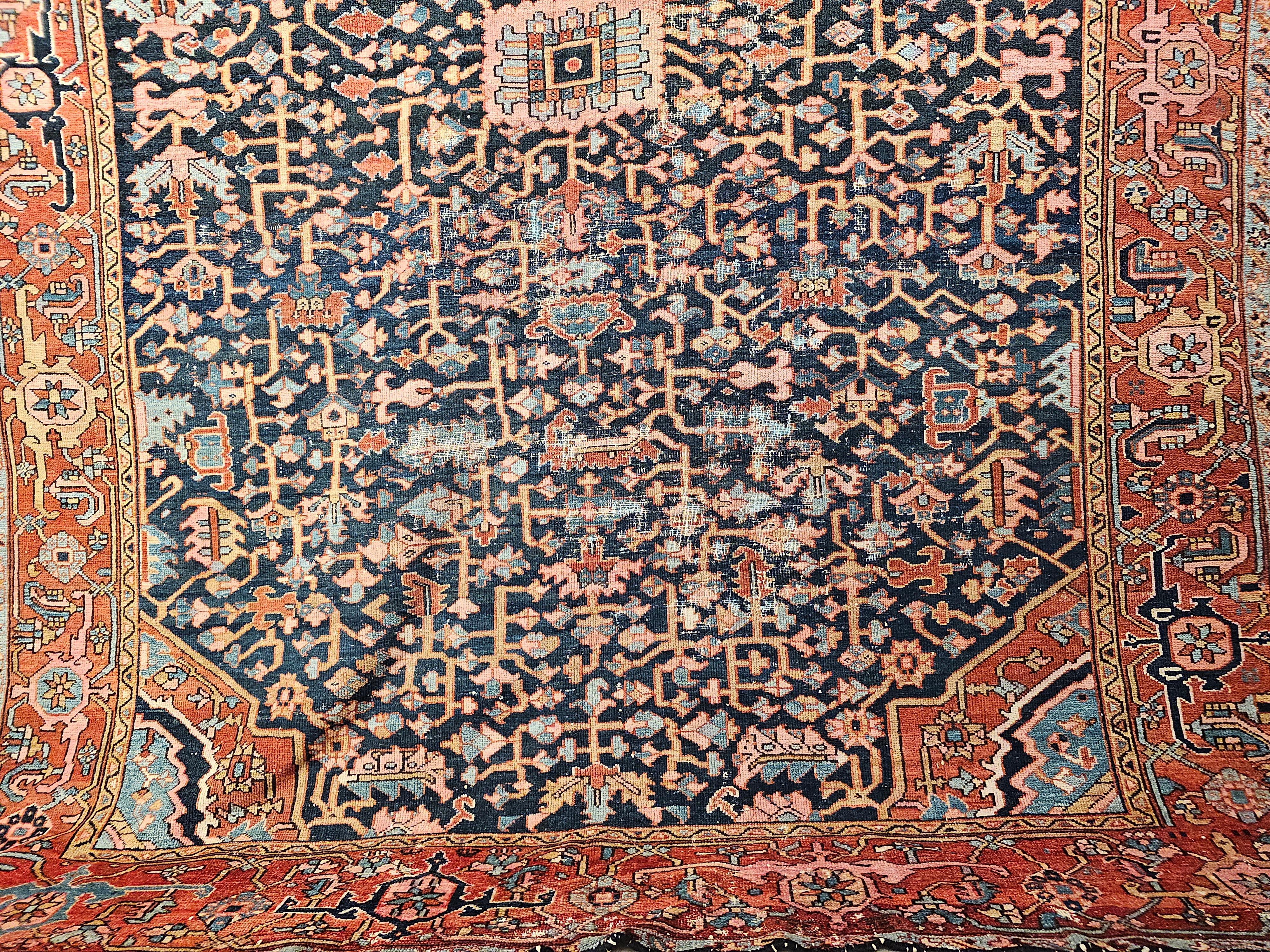 Persischer Heriz Serapi aus dem 19. Jahrhundert mit Allover-Muster in Blau, Rosa, Grün im Angebot 3