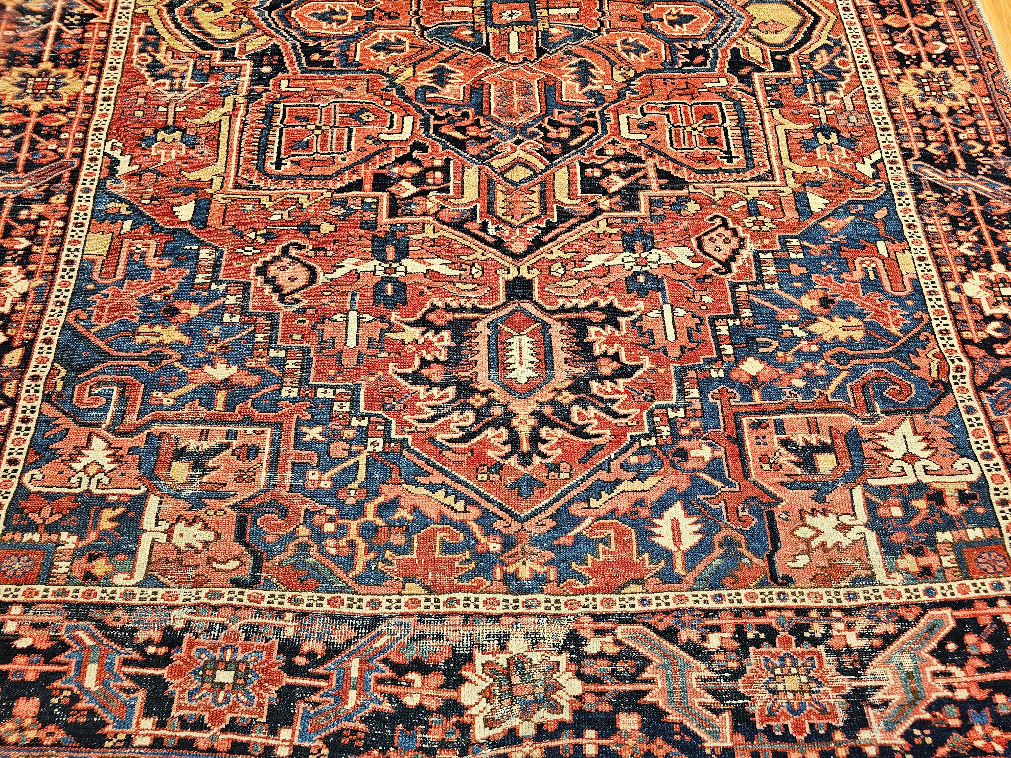 Persischer Heriz-Serapi-Teppich des 19. Jahrhunderts in Rostrot, Französisch Blau, Elfenbein, Marine im Angebot 6