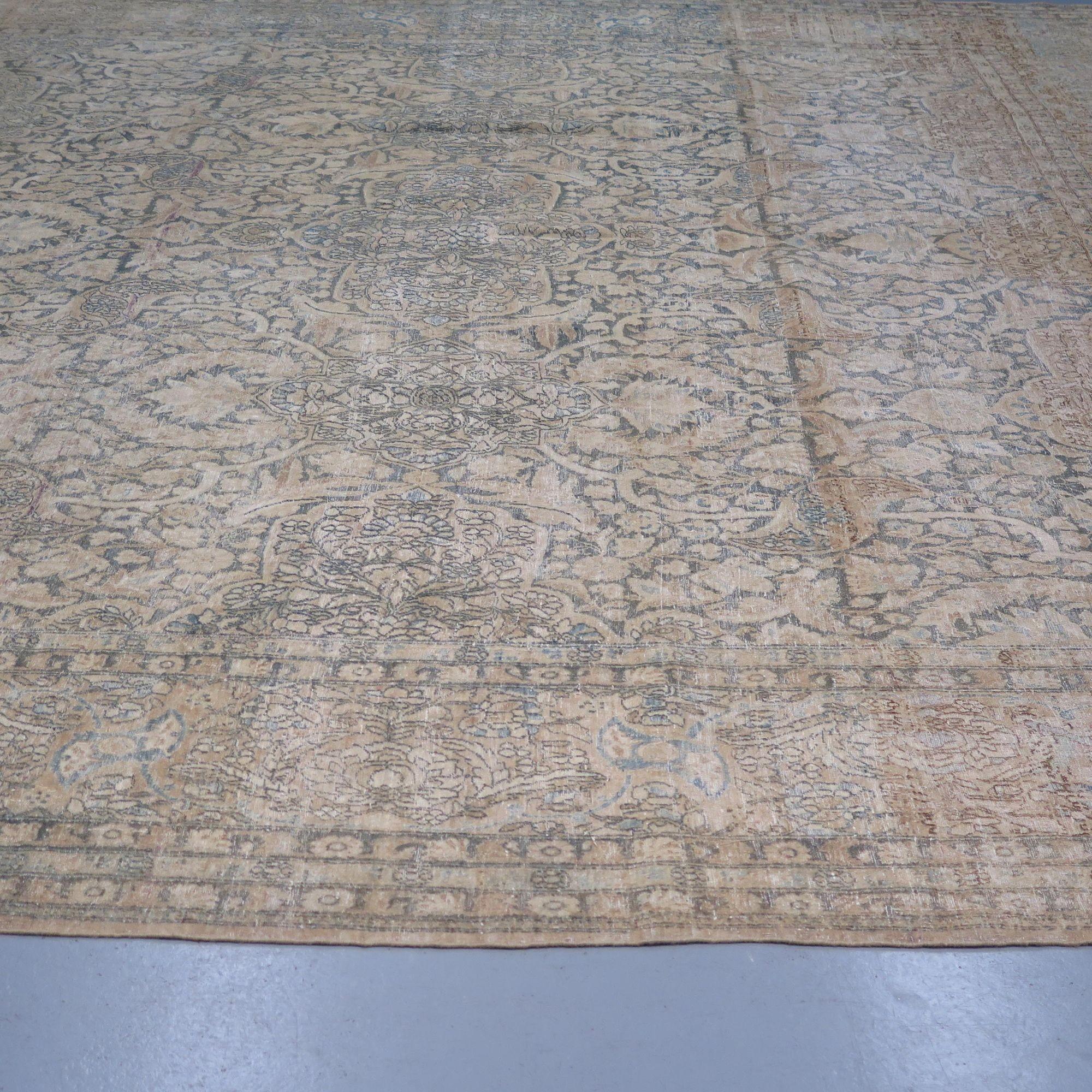 19th Century Persian Isfahan Carpet im Zustand „Gut“ im Angebot in Gloucestershire, GB