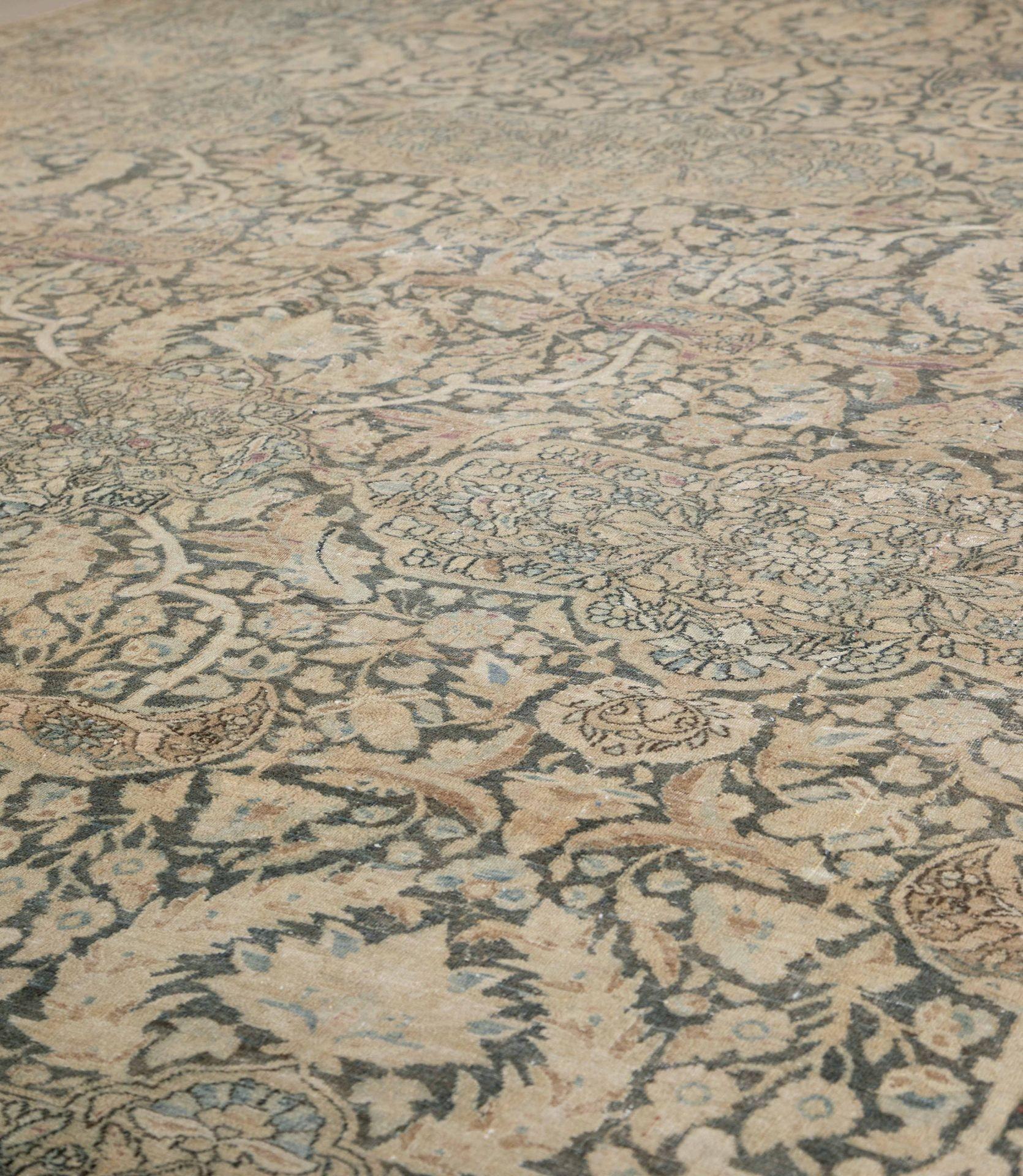 19th Century Persian Isfahan Carpet (19. Jahrhundert) im Angebot