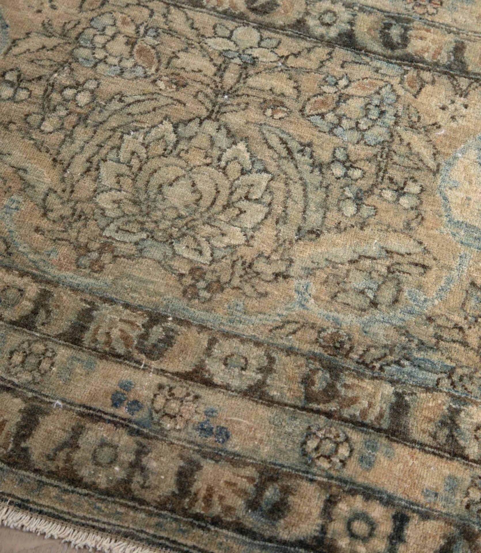 19th Century Persian Isfahan Carpet im Angebot 1