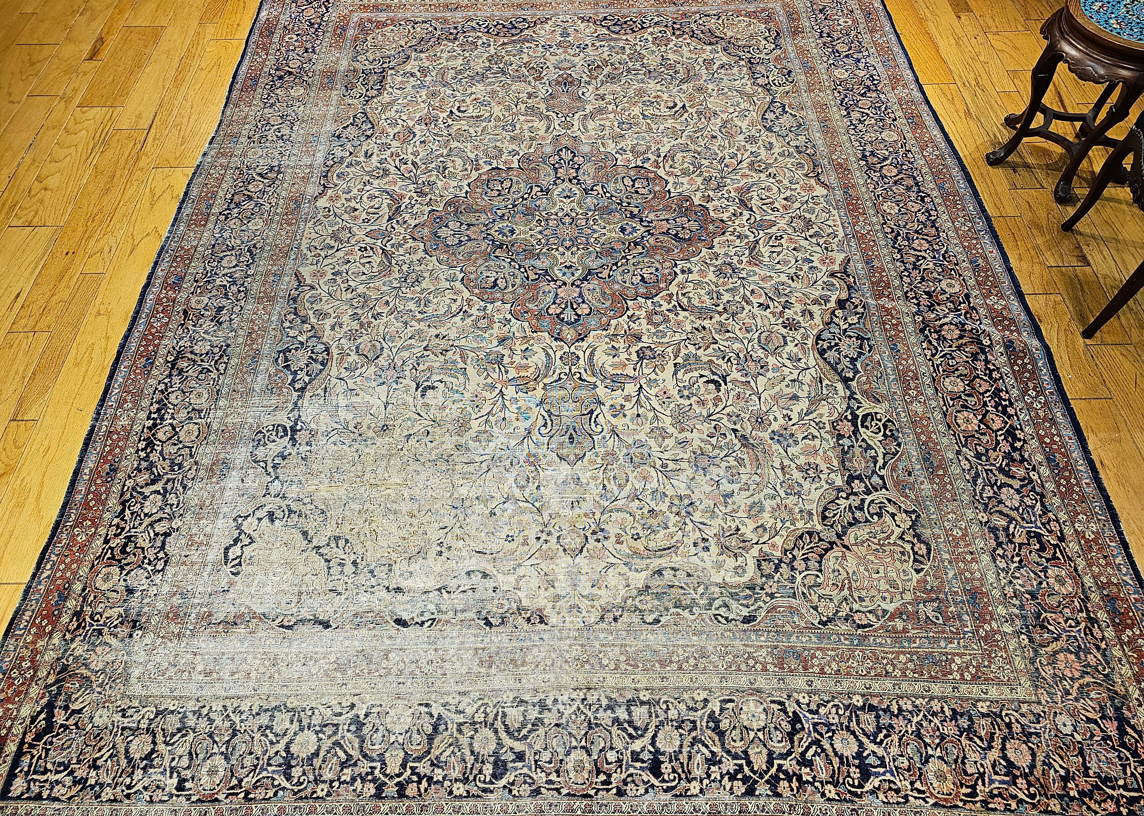 Tapis persan Kashan du 19ème siècle avec un champ ivoire en vente 6