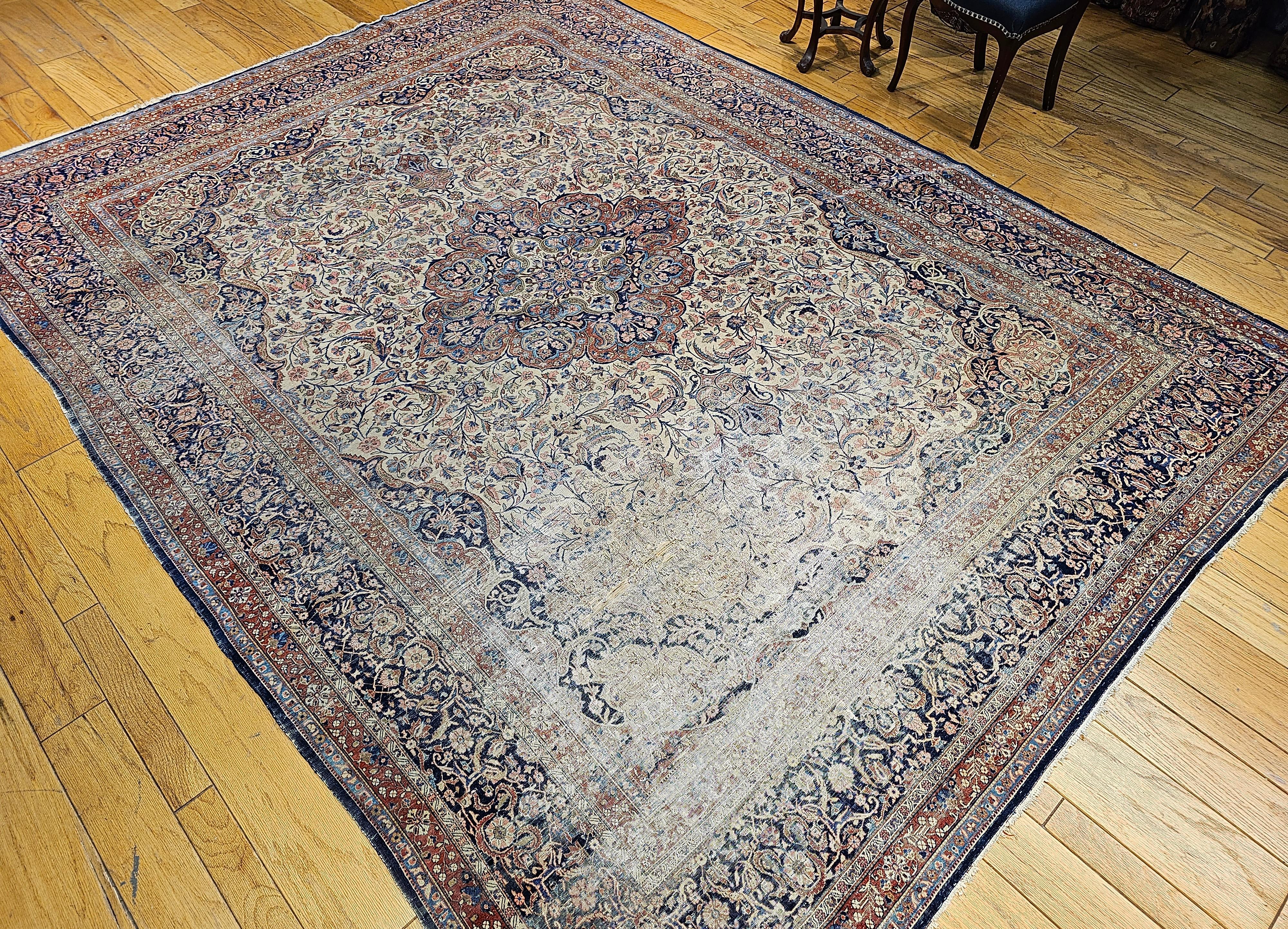 Tapis persan Kashan du 19ème siècle avec un champ ivoire en vente 7
