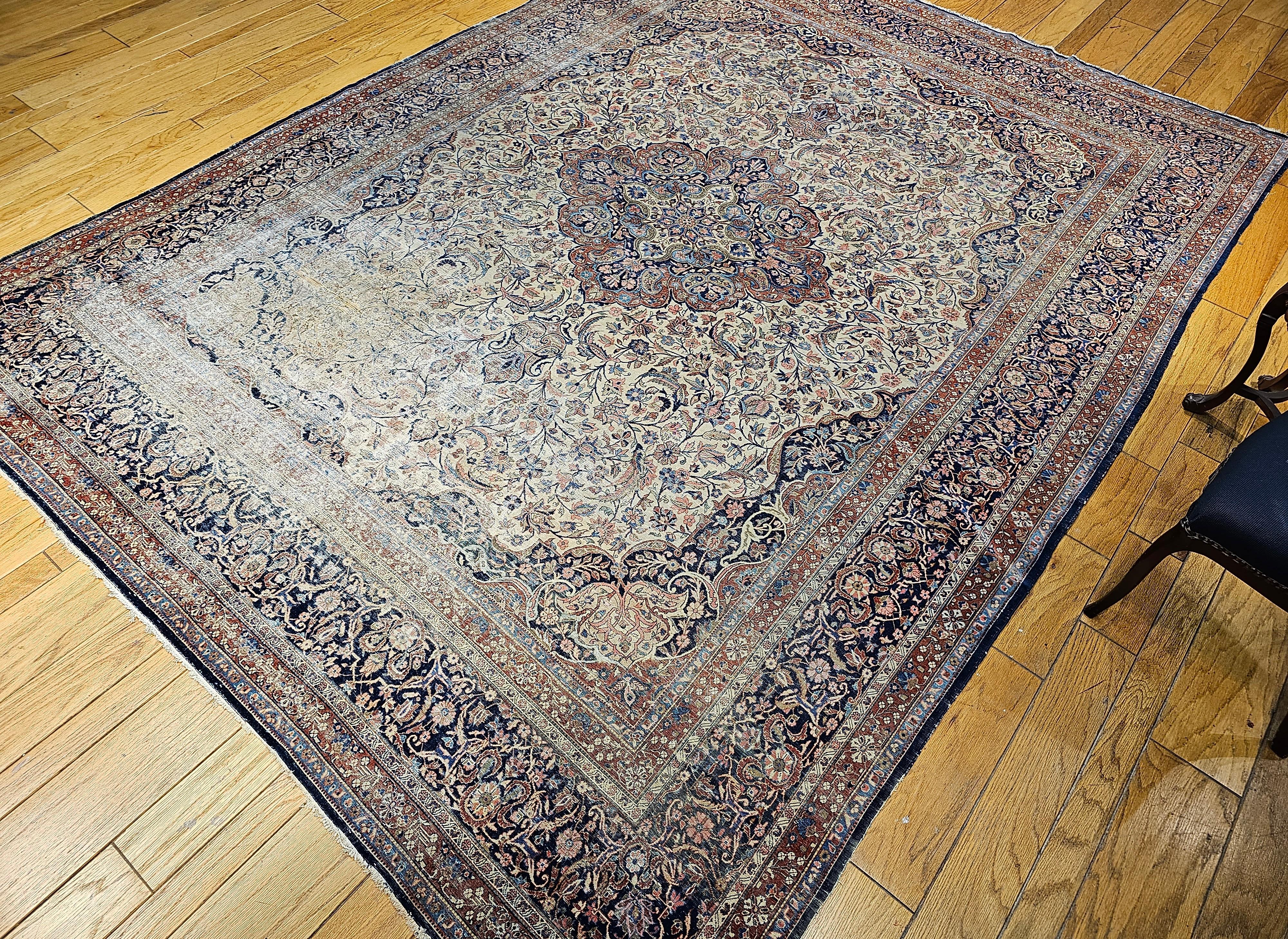 Tapis persan Kashan du 19ème siècle avec un champ ivoire en vente 8