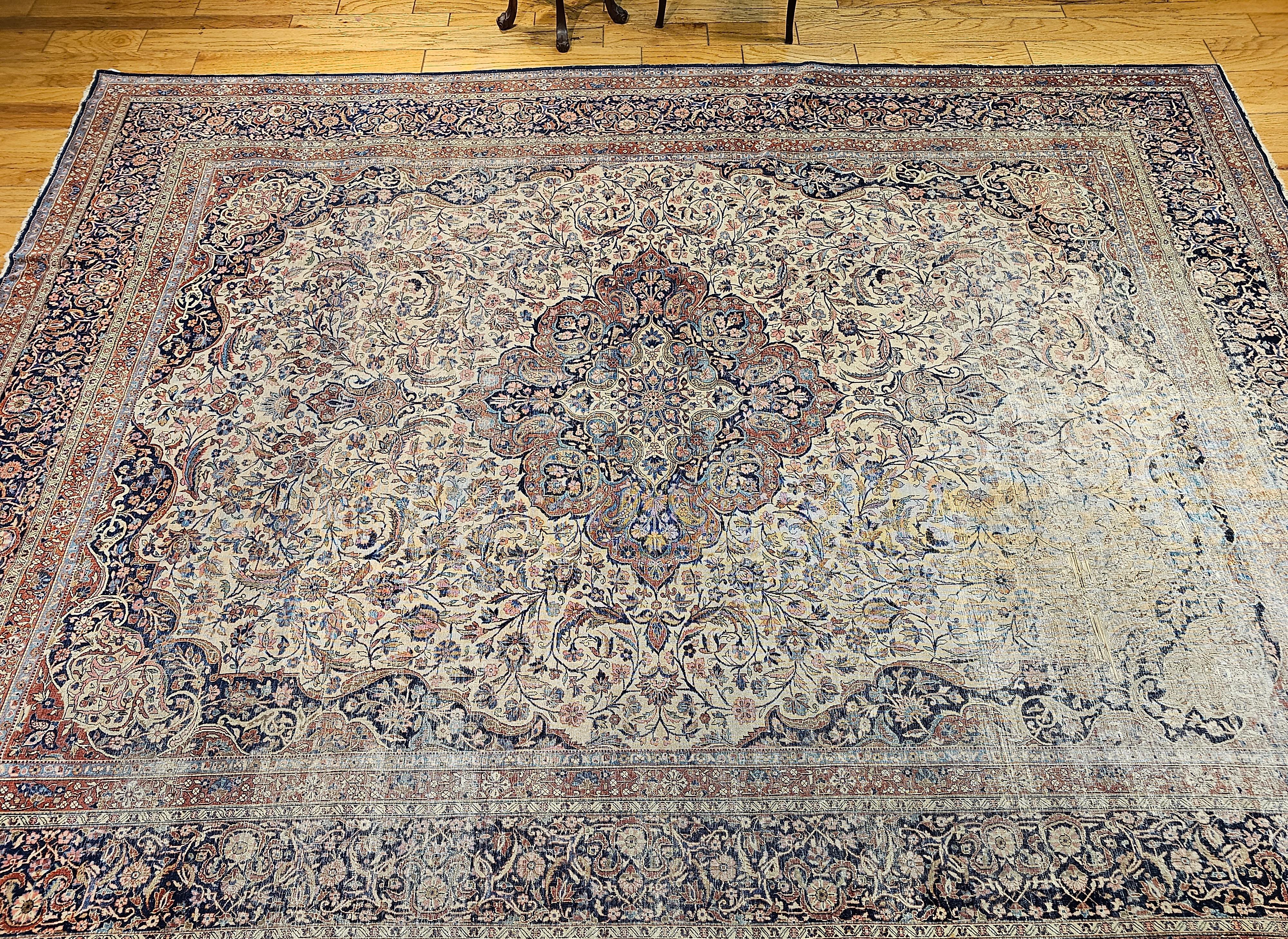 Tapis persan Kashan du 19ème siècle avec un champ ivoire en vente 9