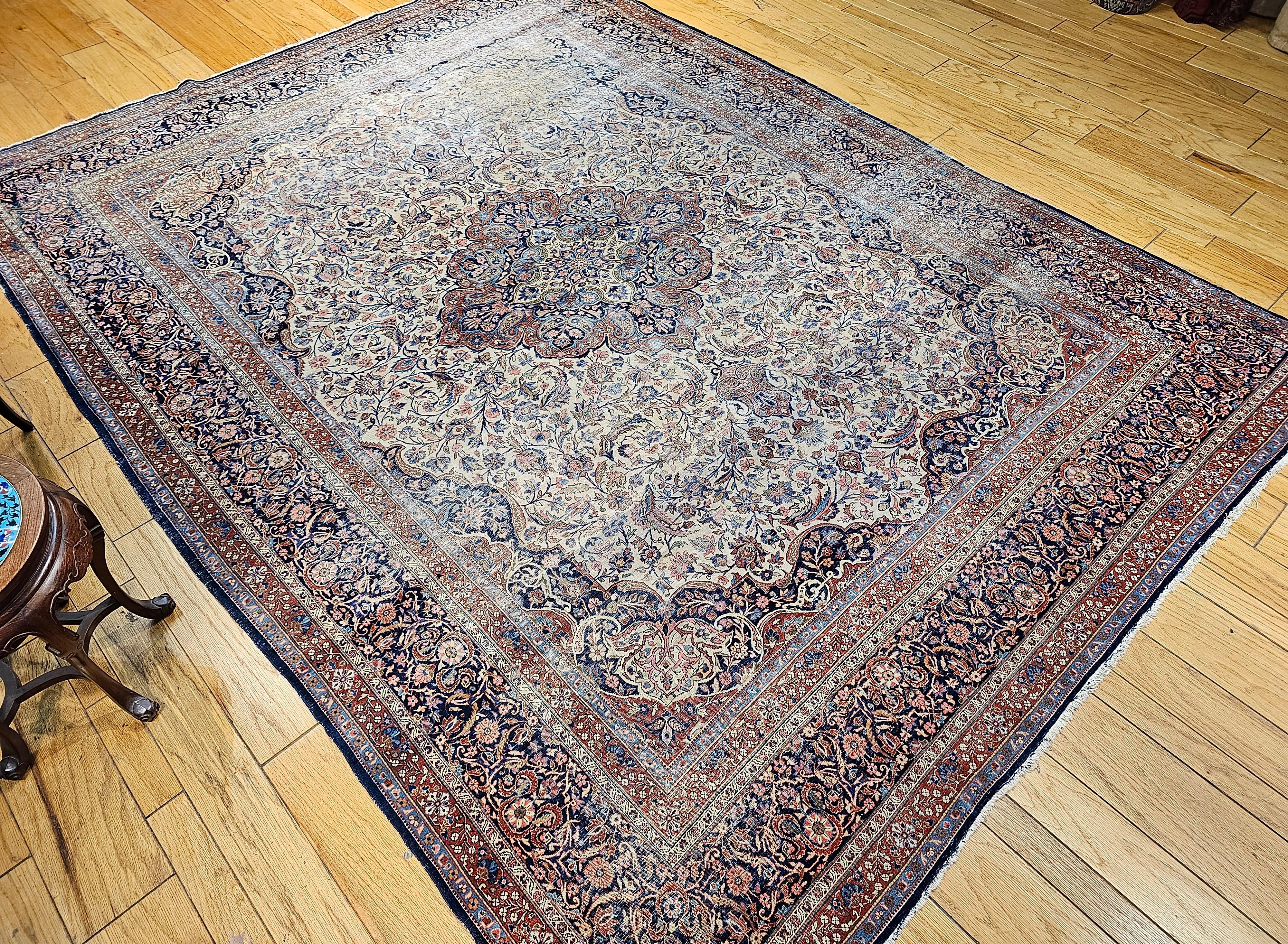 Tapis persan Kashan du 19ème siècle avec un champ ivoire en vente 10