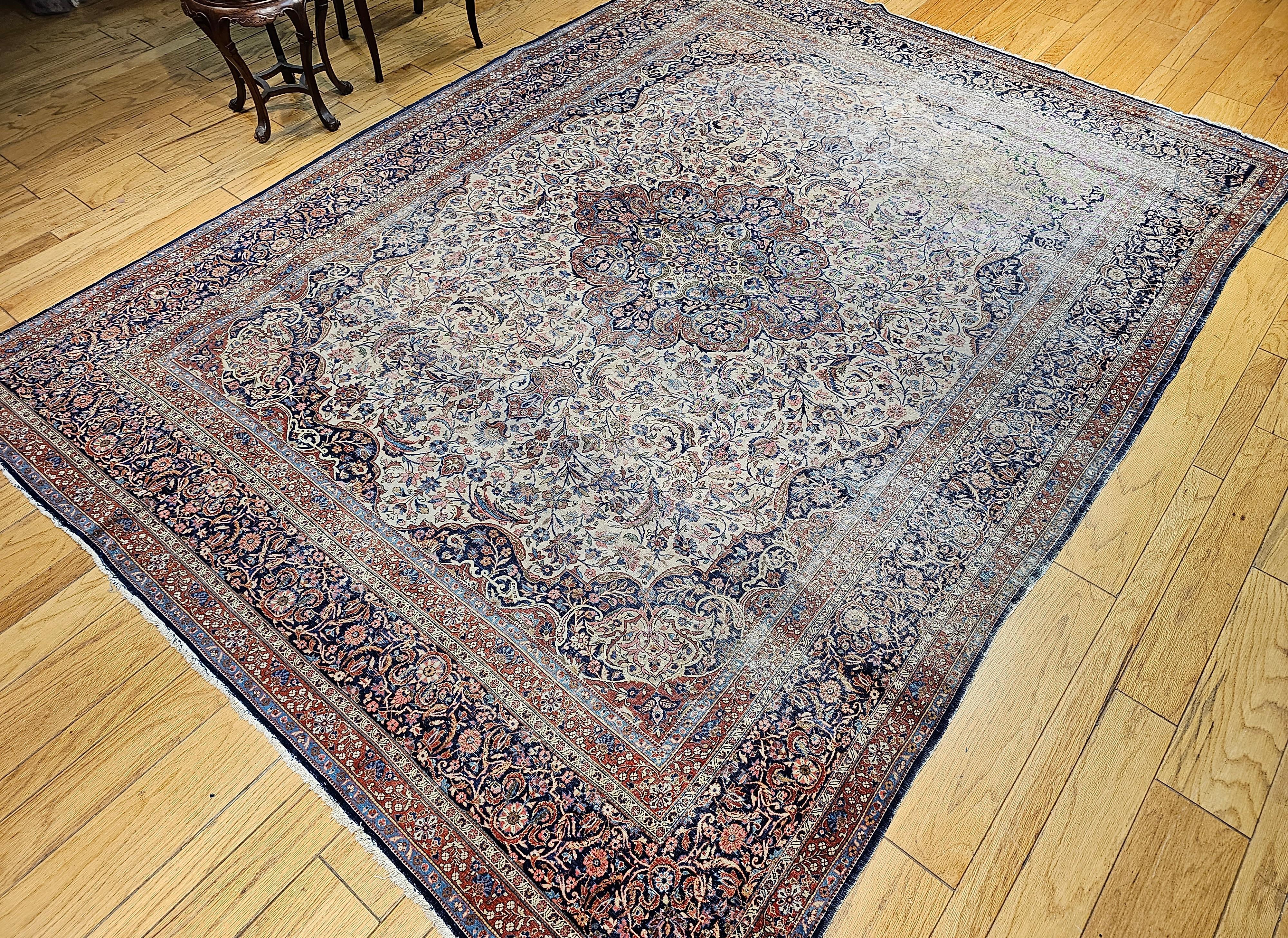 Tapis persan Kashan du 19ème siècle avec un champ ivoire en vente 11