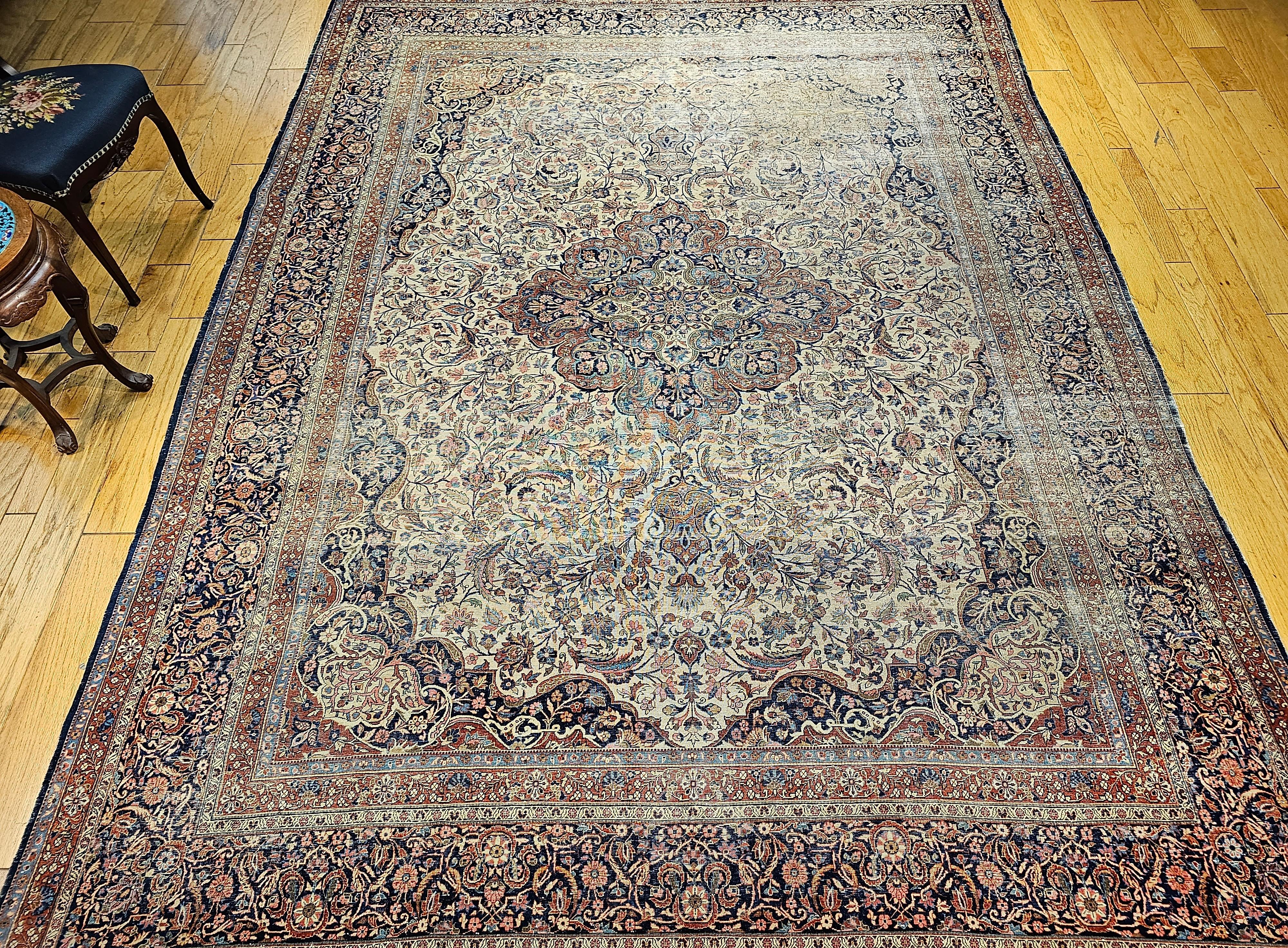 Tapis persan Kashan du 19ème siècle avec un champ ivoire en vente 12