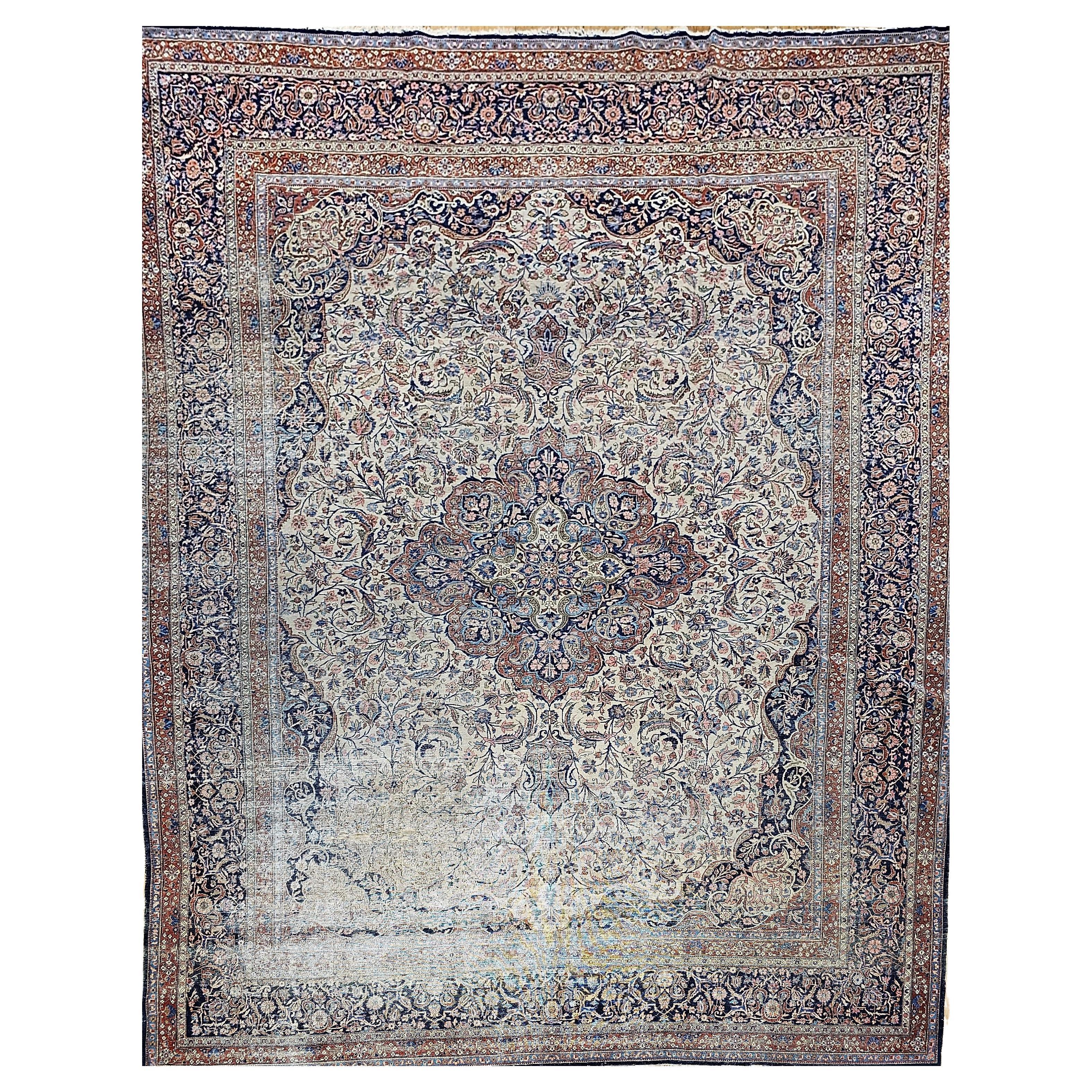 Tappeto persiano Kashan del XIX secolo con campo in avorio