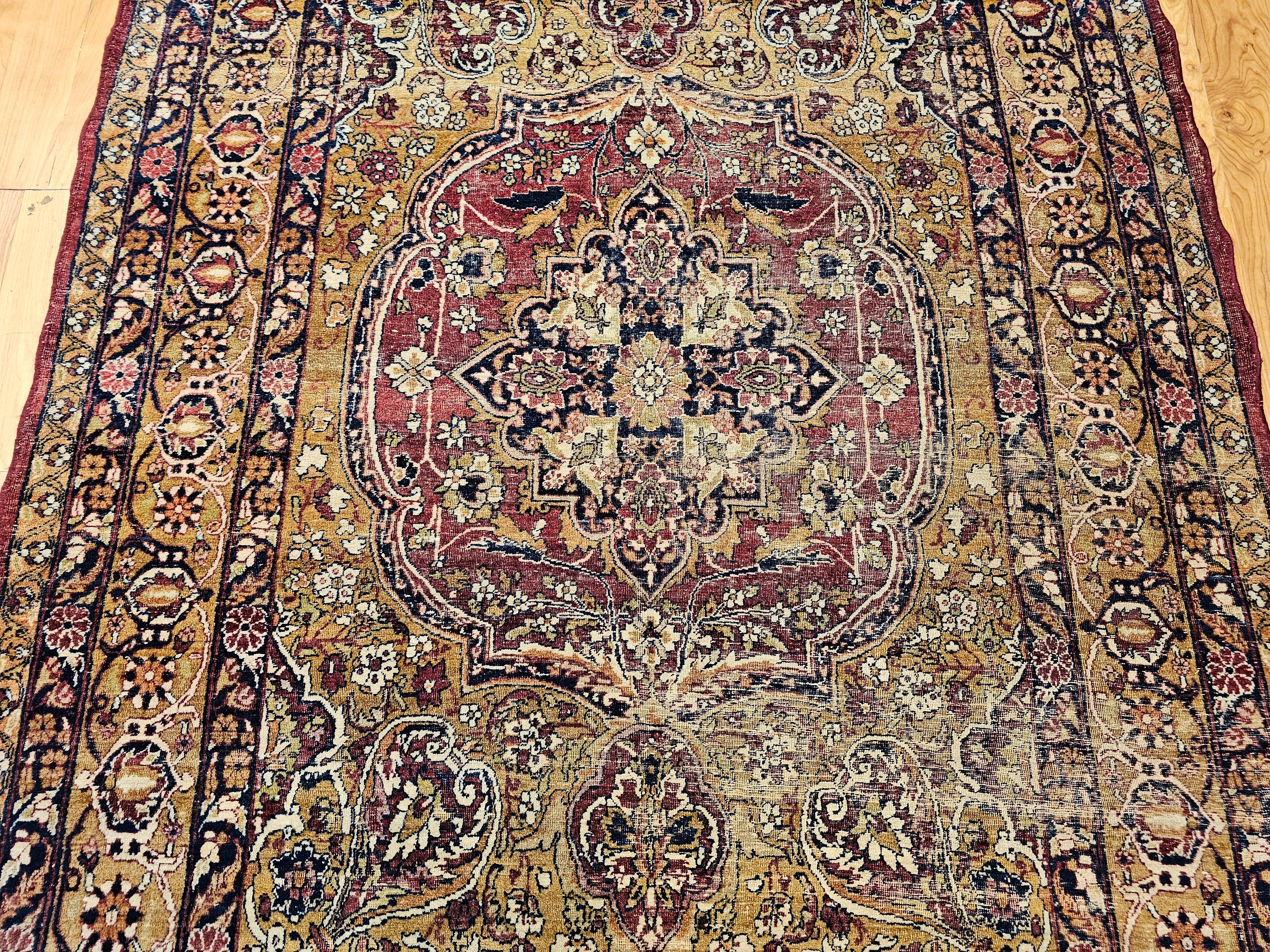 Tessuto a mano Tappeto persiano Kerman Lavar del XIX secolo in vendita