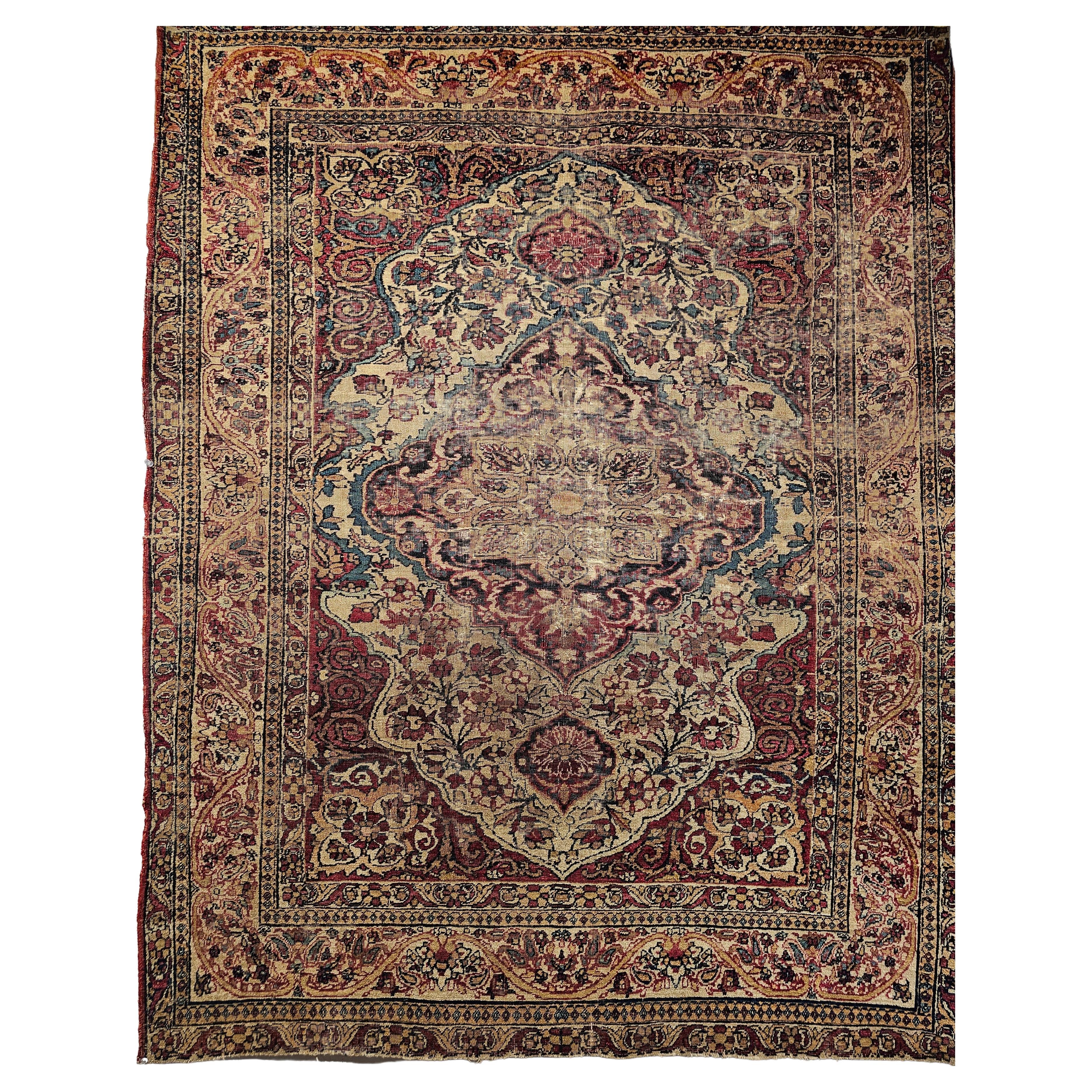 Tapis de sol persan Kerman du XIXe siècle en ivoire, rouge, bleu persan et marine