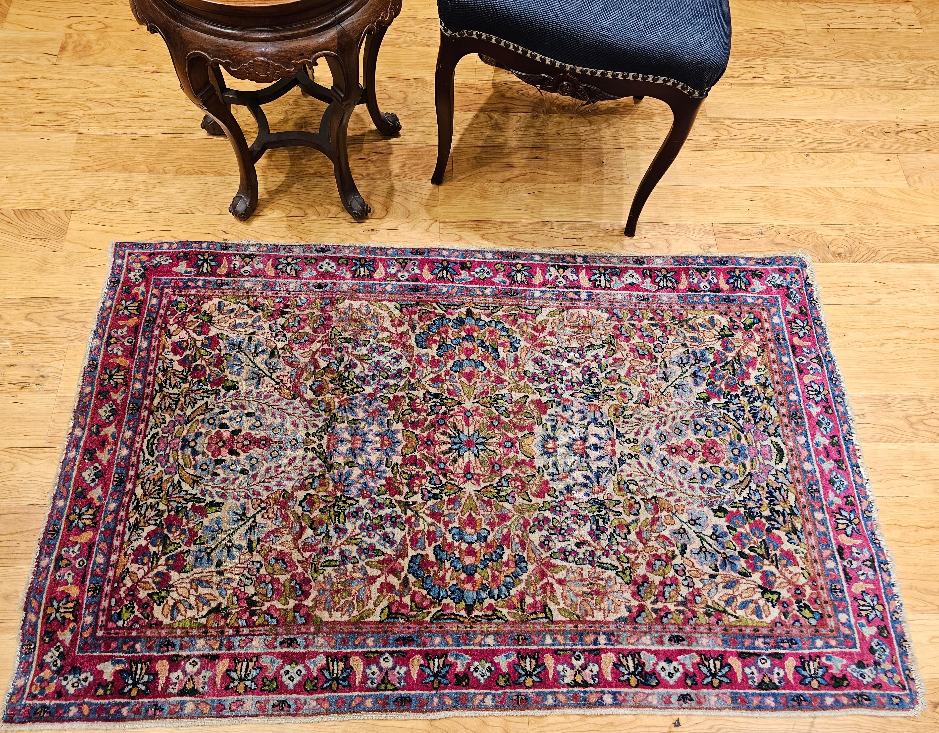 Kerman Lavar persan du 19ème siècle, motif floral sur toute sa surface en vente 5